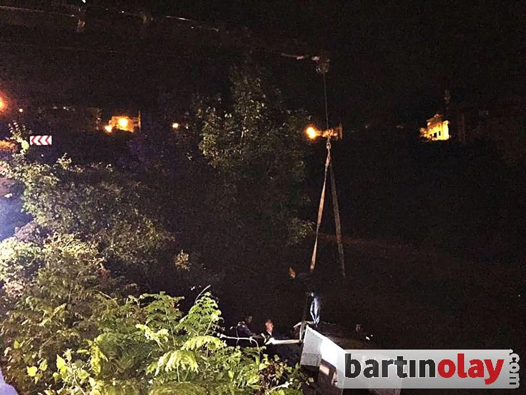 Kamyonet şarampole uçtu: 1 yaralı