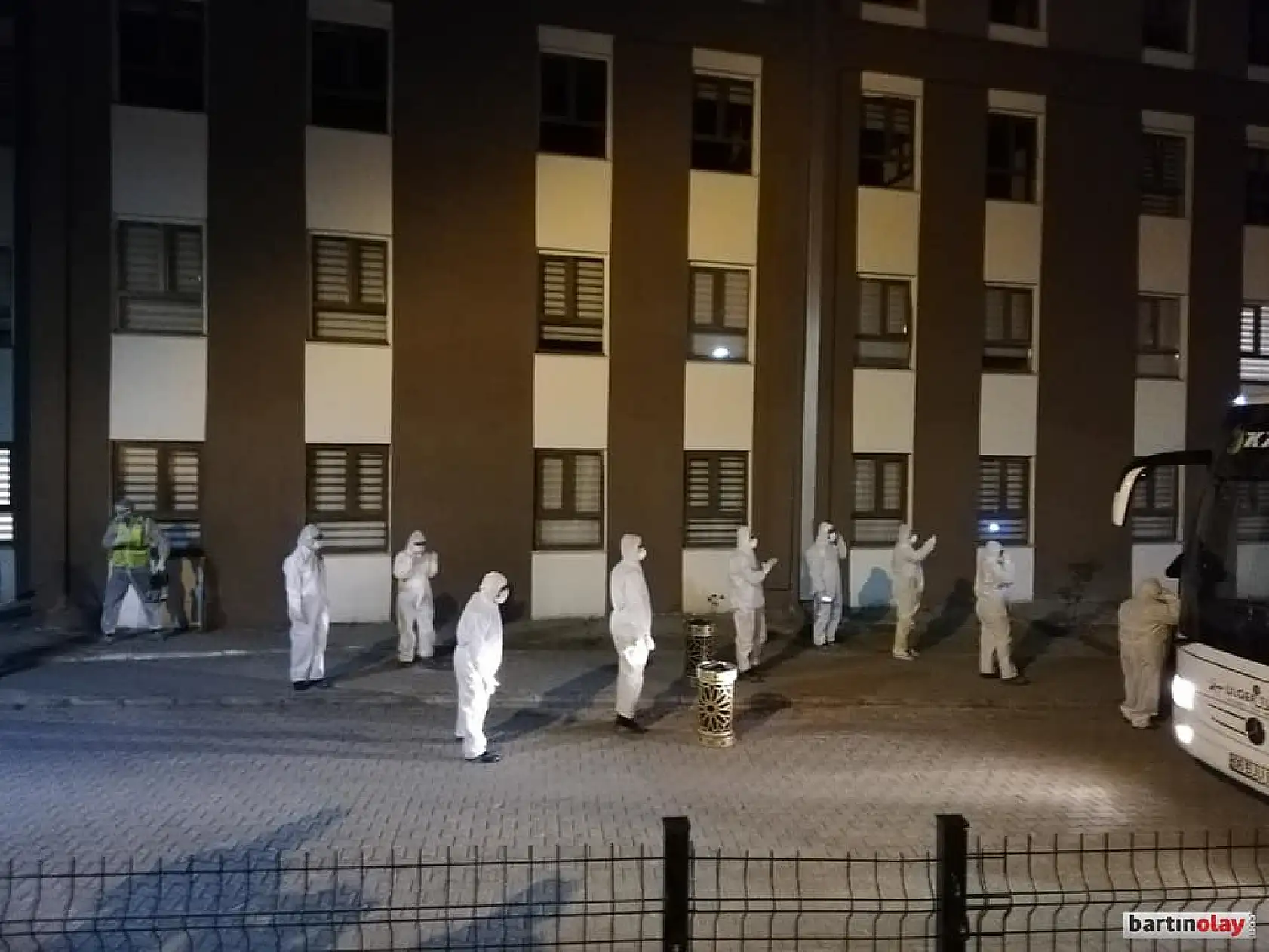 Karantina için 15 otobüsle Bartın'a geldiler