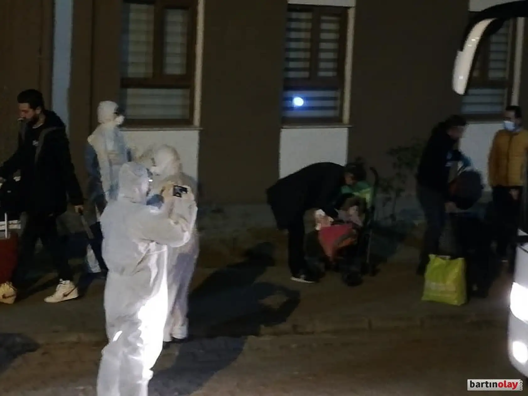 Karantina için 15 otobüsle Bartın'a geldiler