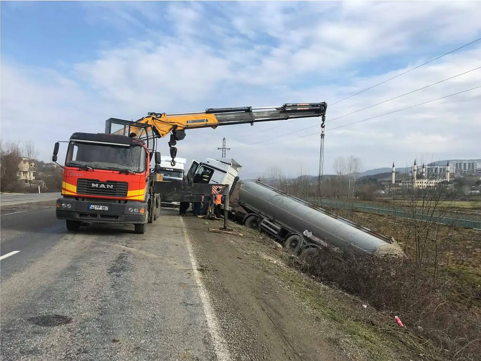 Kayan tanker yoldan çıktı