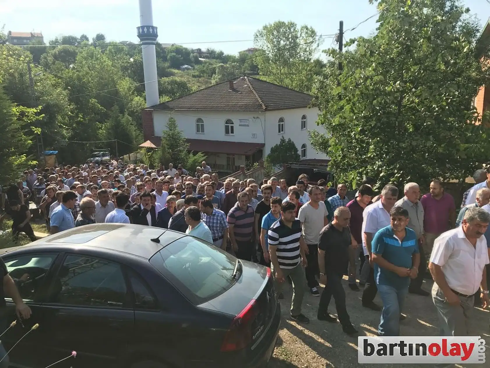 Kendisi cezaevine girdi, dayısı defnedildi