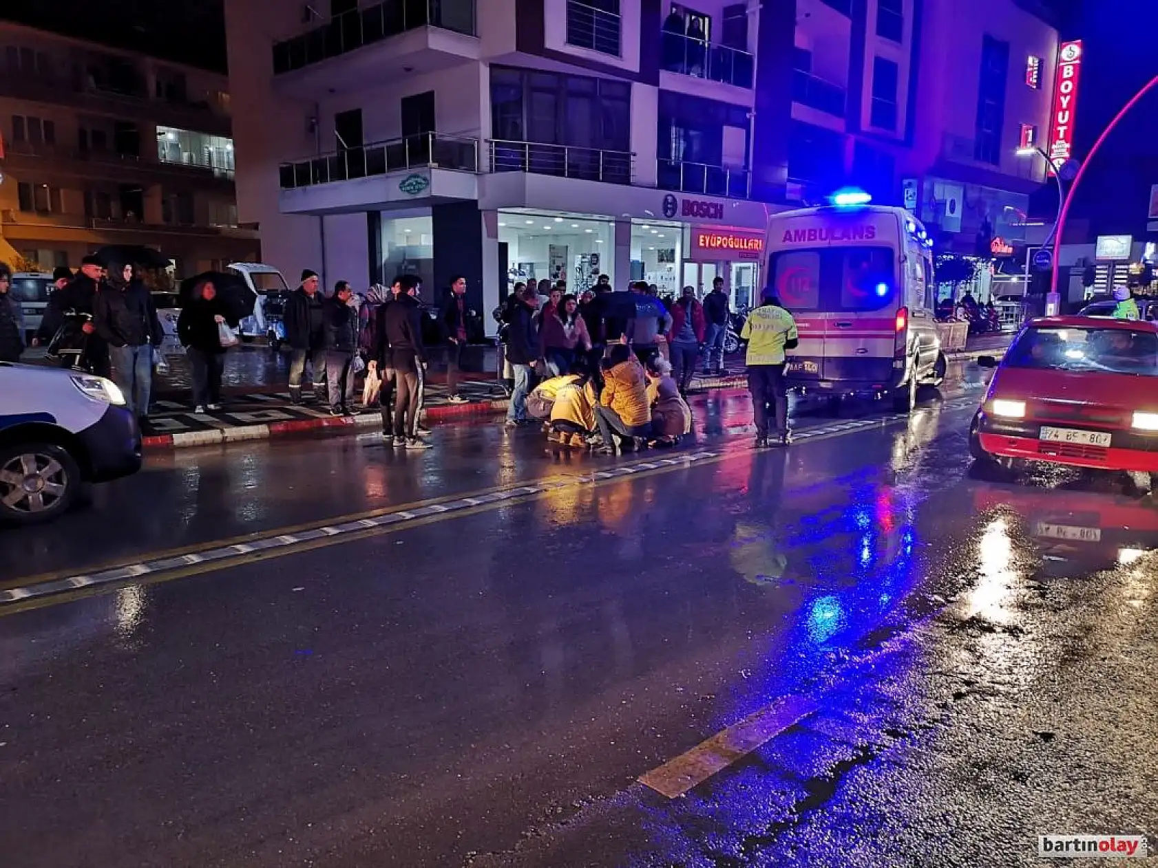 Kız öğrenciye çarpan sürücü olay yerini terk etti