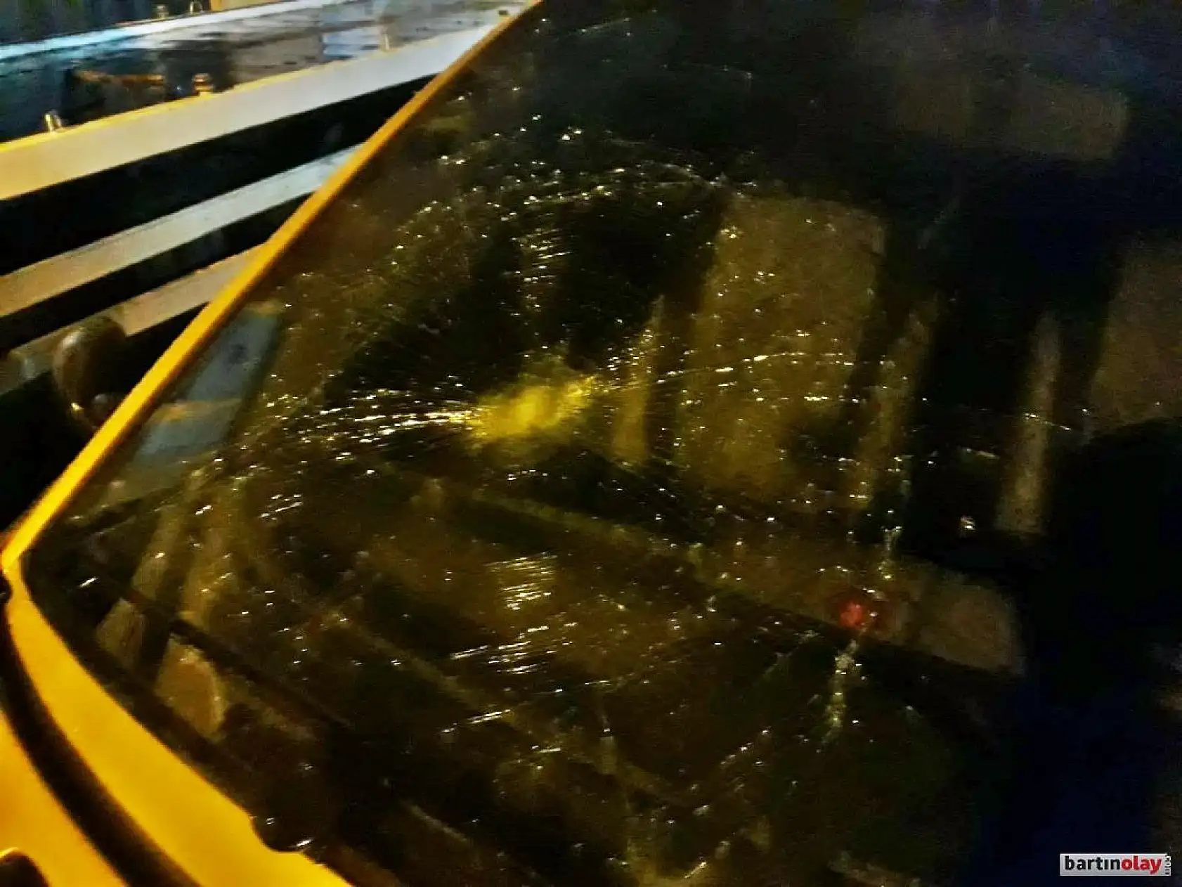 Kız öğrenciye çarpan sürücü olay yerini terk etti