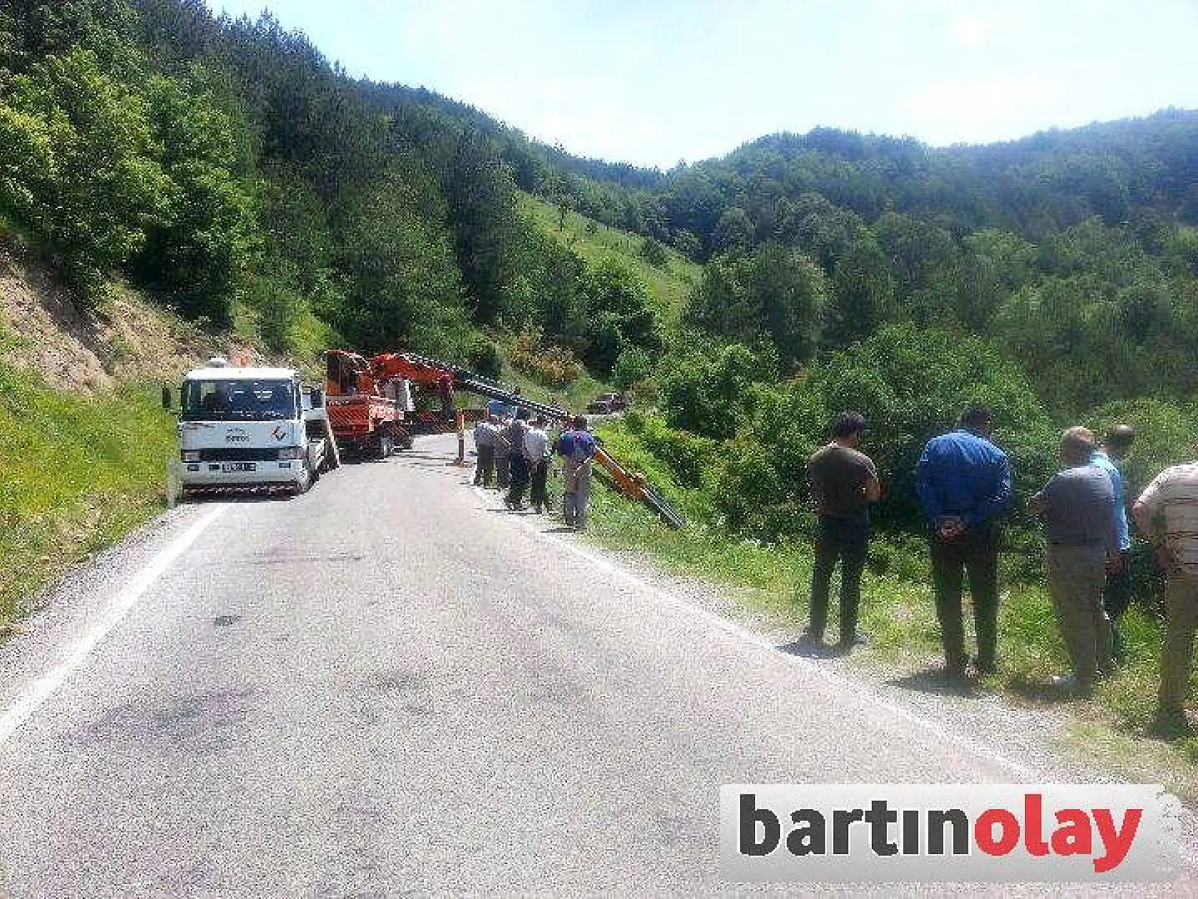Kızınca arabayı uçuruma yuvarladı