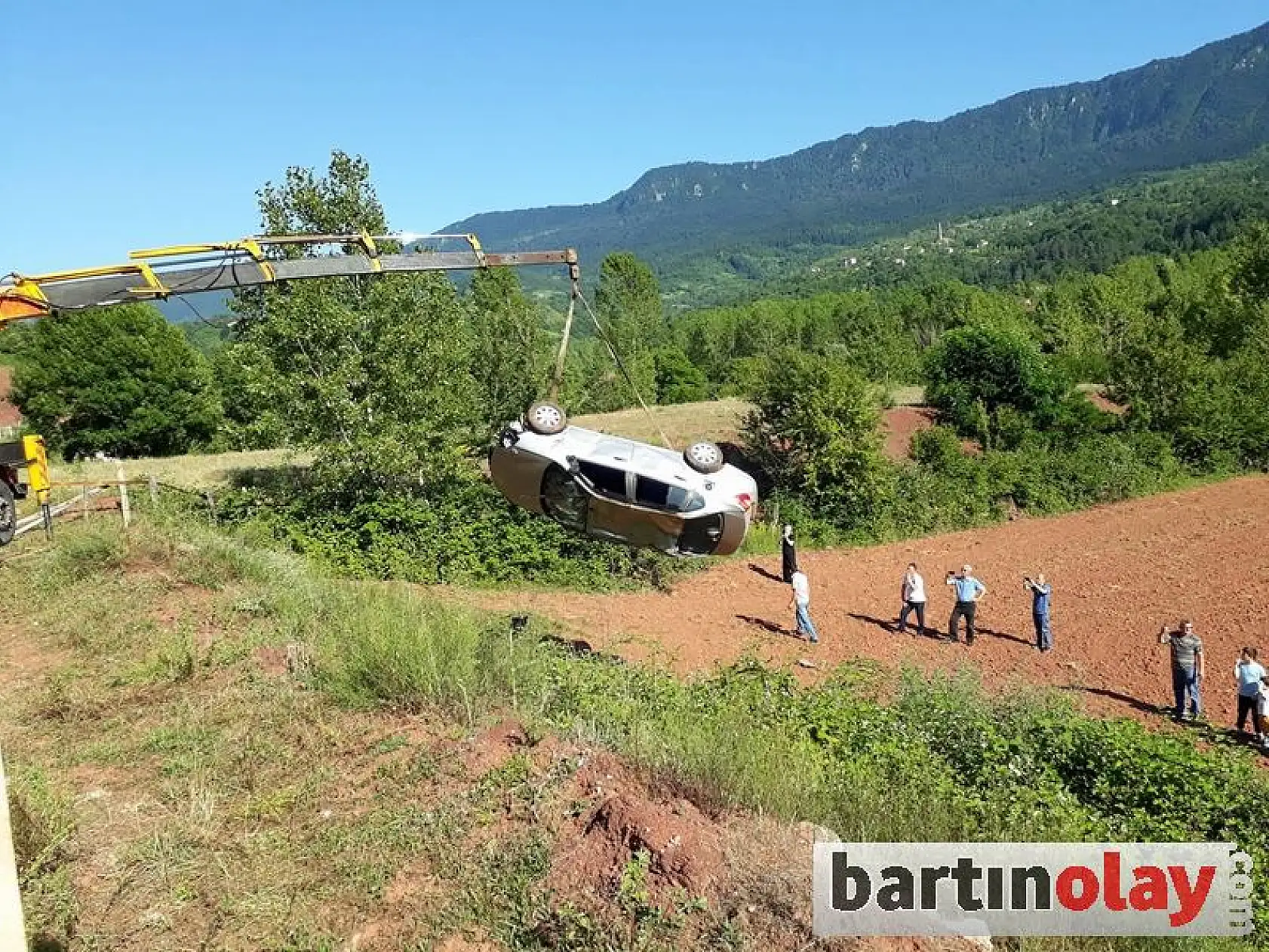 Kontrolden Çıkan Araç Şarampole Uçtu