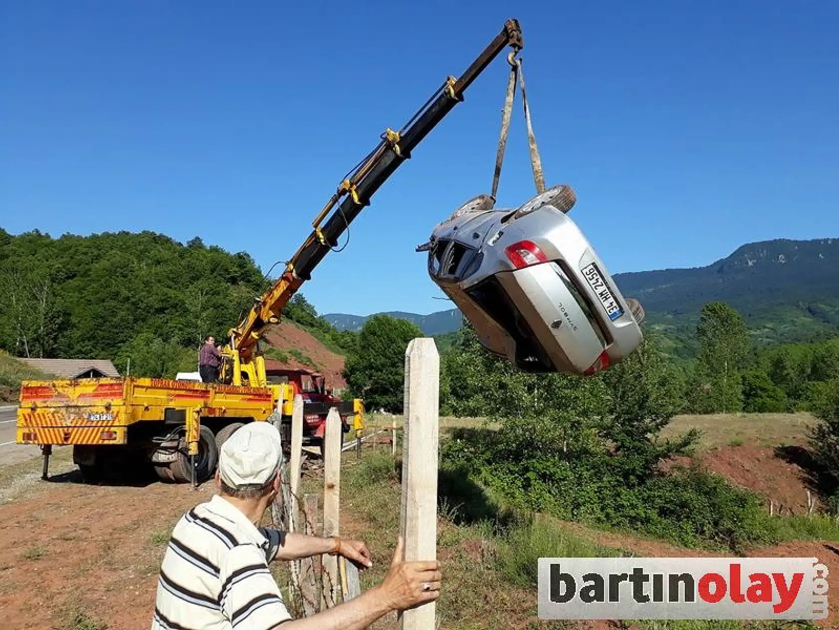 Kontrolden Çıkan Araç Şarampole Uçtu