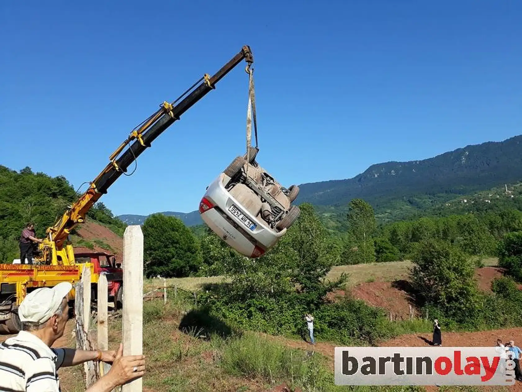 Kontrolden Çıkan Araç Şarampole Uçtu