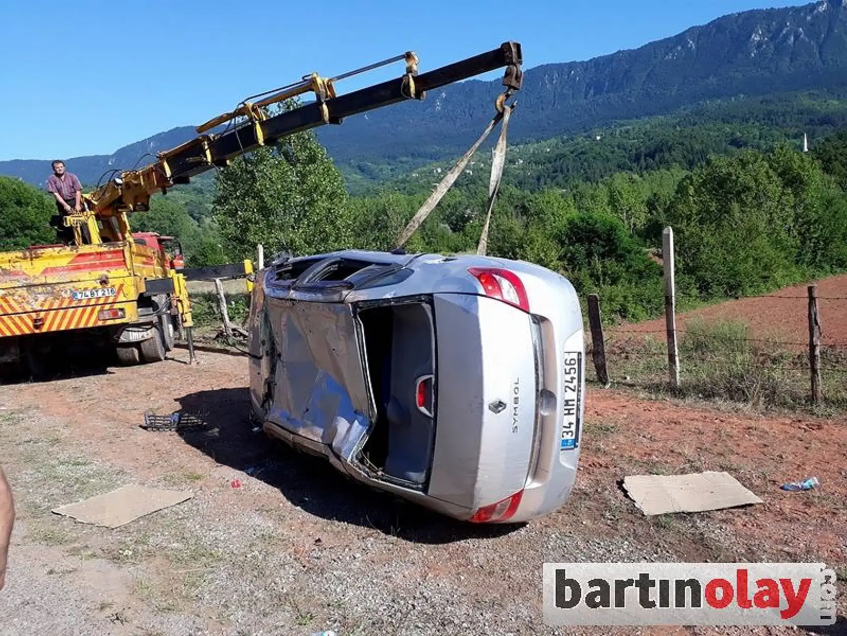 Kontrolden Çıkan Araç Şarampole Uçtu