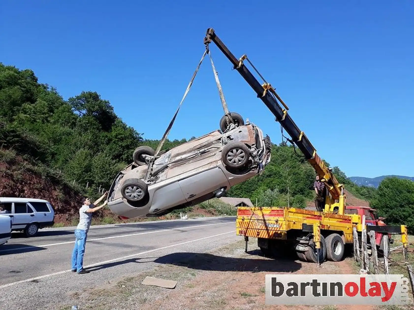 Kontrolden Çıkan Araç Şarampole Uçtu