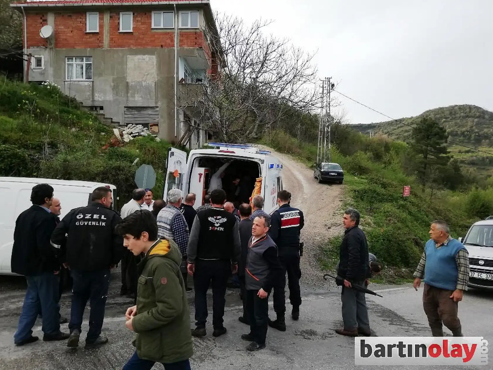 Kontrolden çıkan araç şarampole uçtu