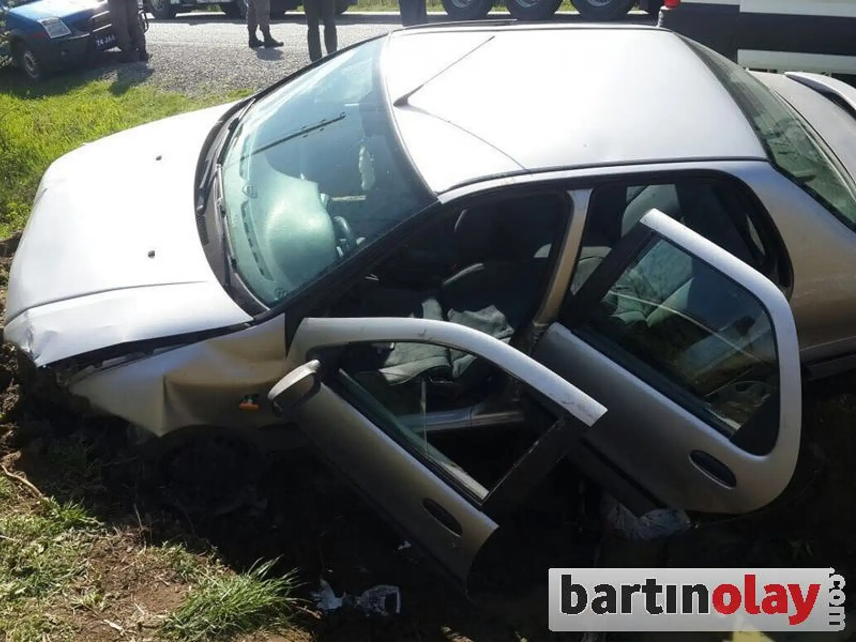 Kontrolden çıkan otomobil kanala girdi