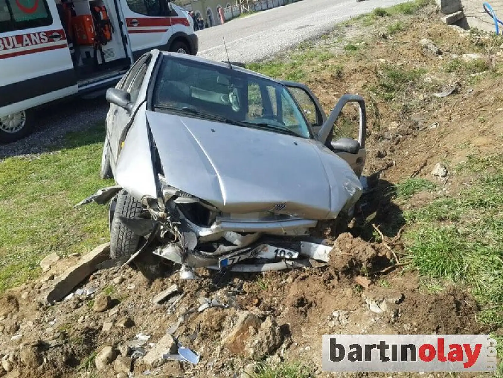 Kontrolden çıkan otomobil kanala girdi