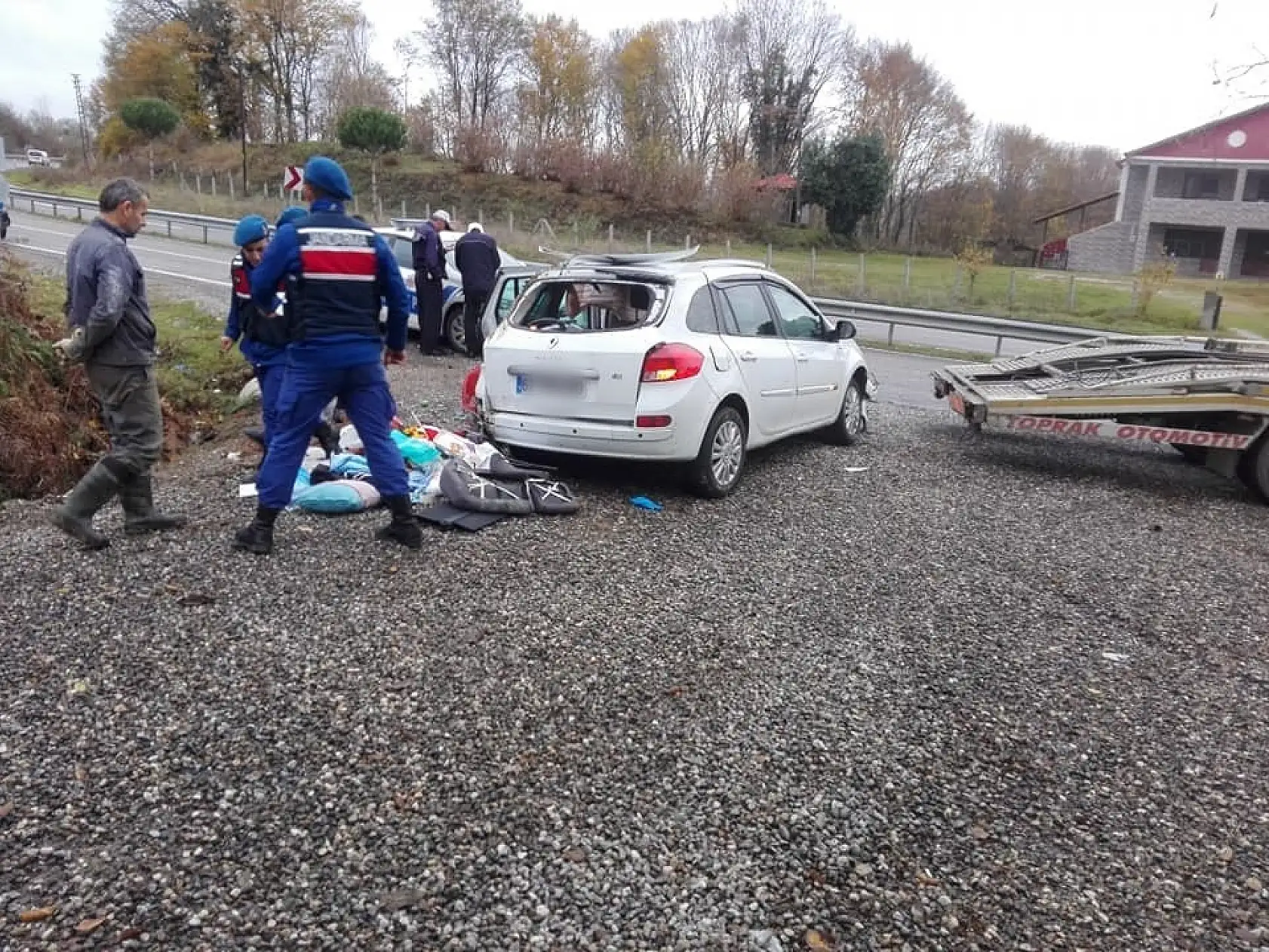 Kontrolden çıkan otomobil takla attı!