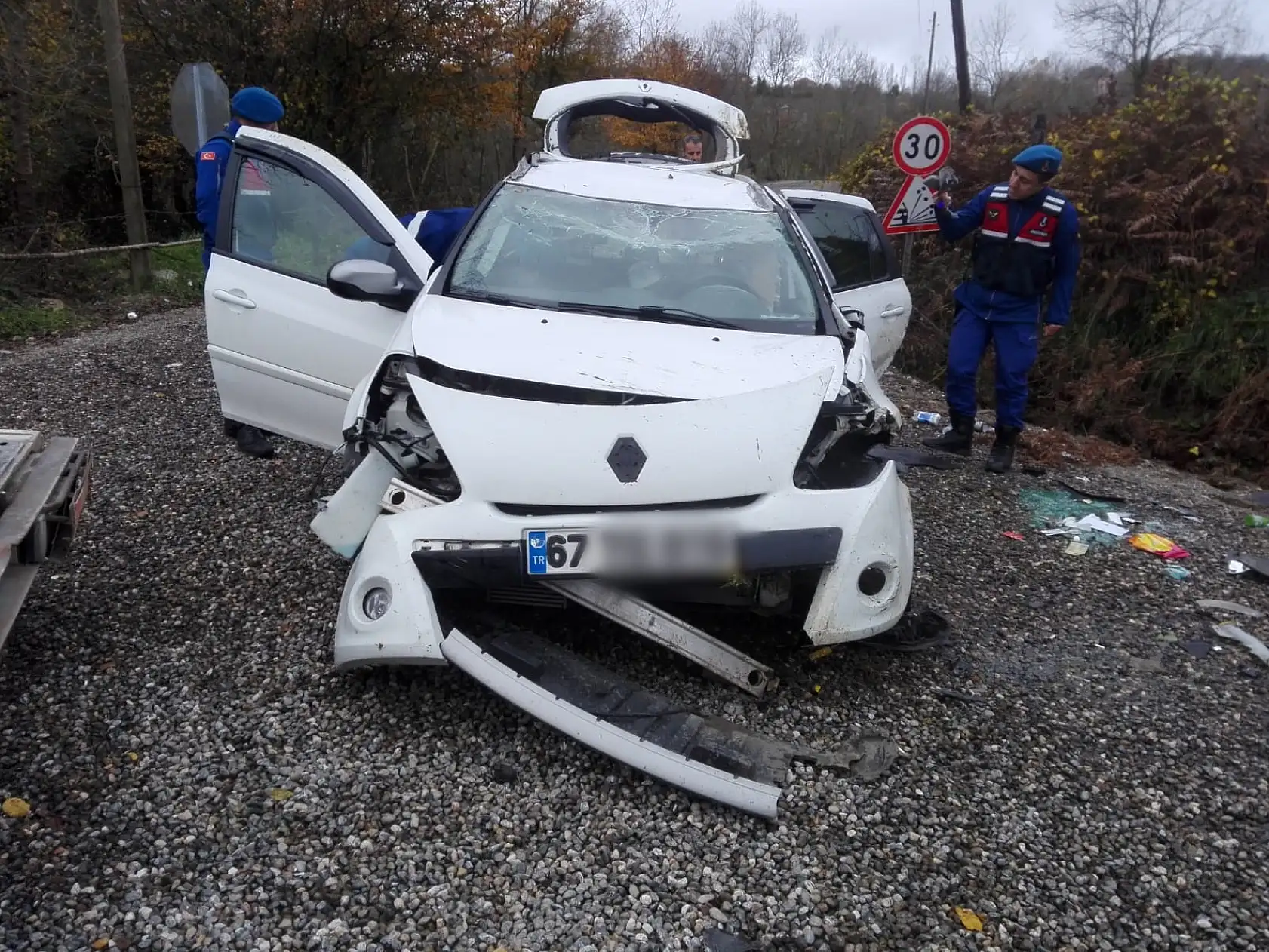 Kontrolden çıkan otomobil takla attı!