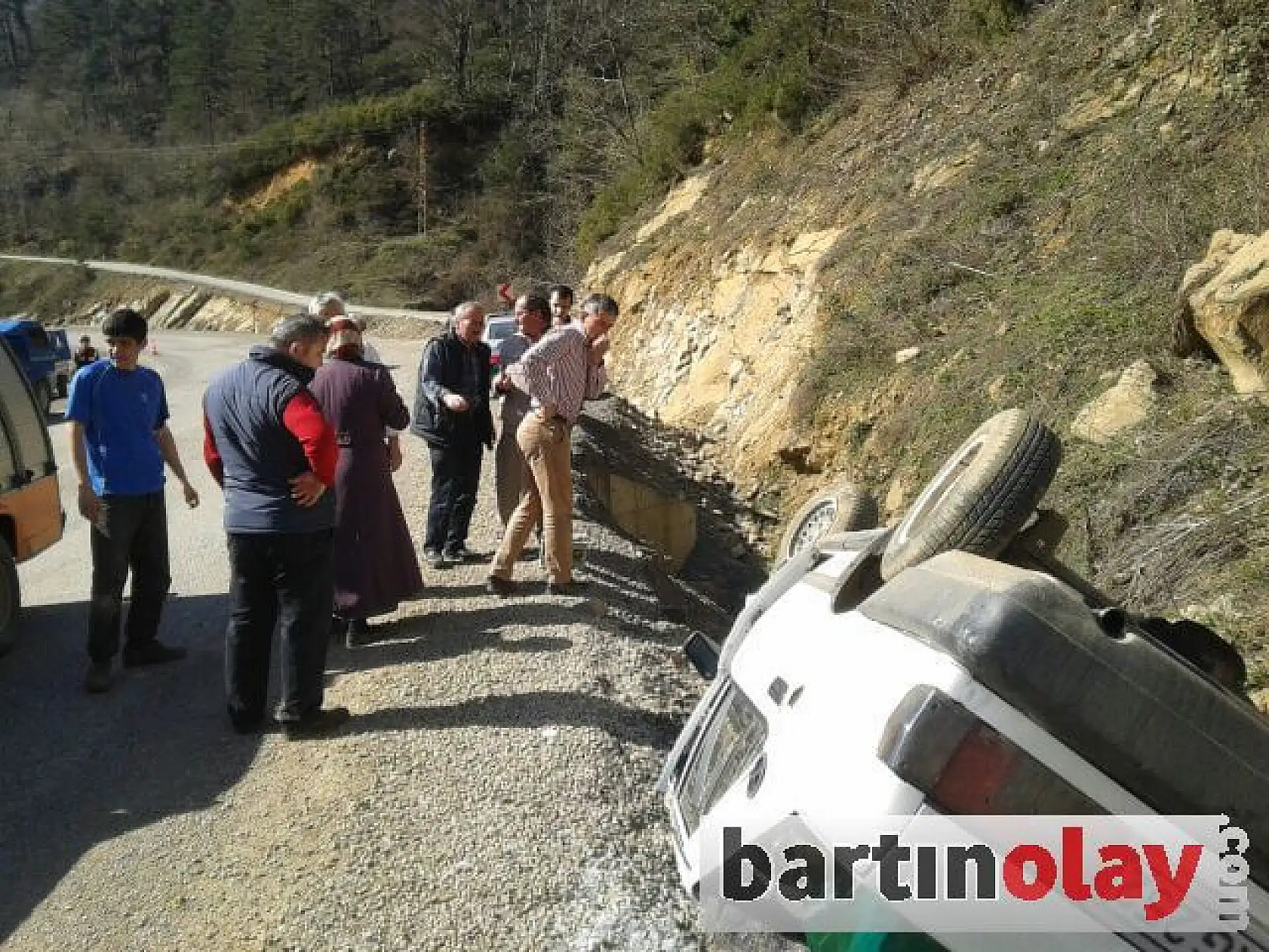 Kontrolden Çıkan Otomobil Takla Attı