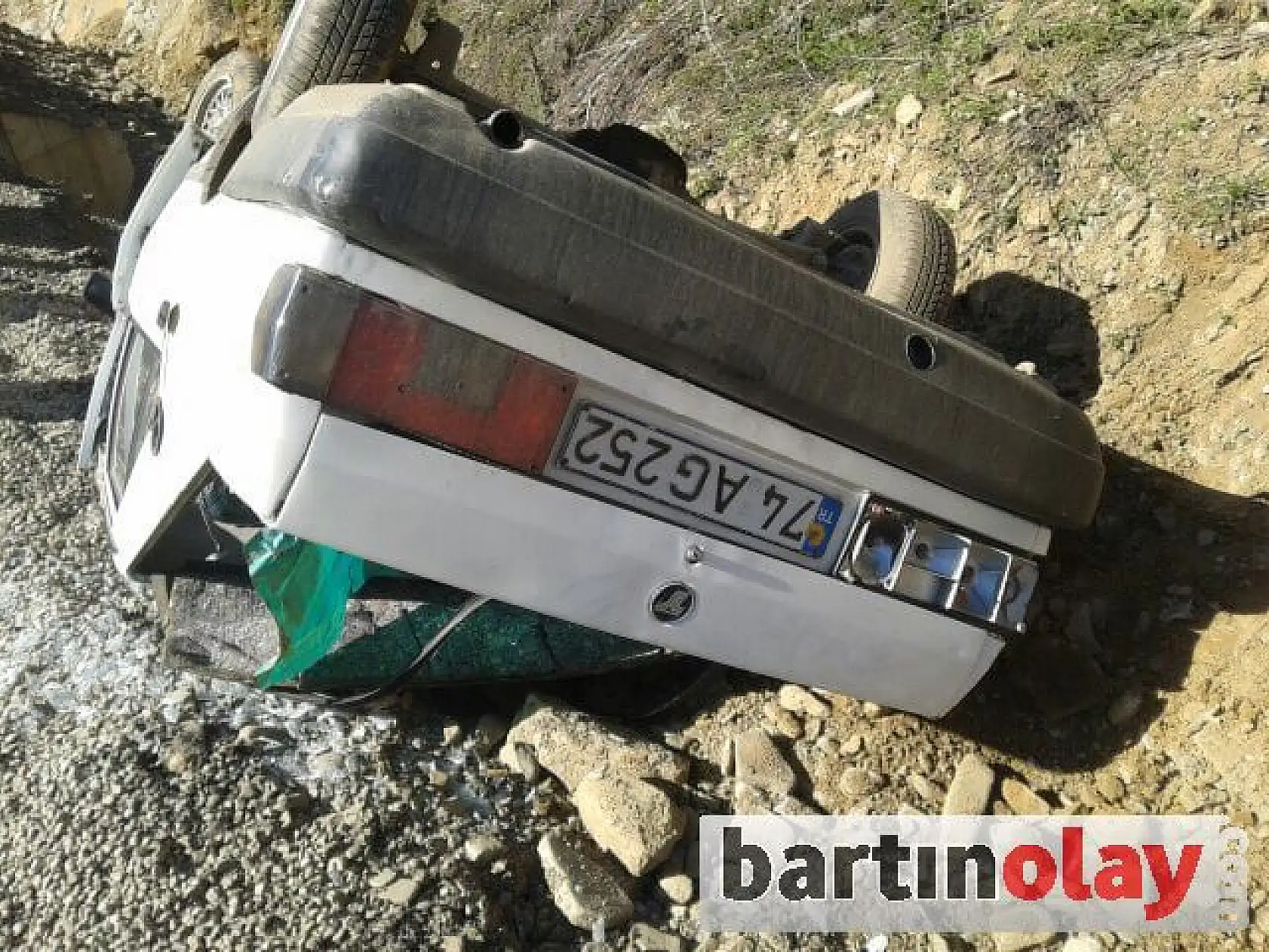 Kontrolden Çıkan Otomobil Takla Attı