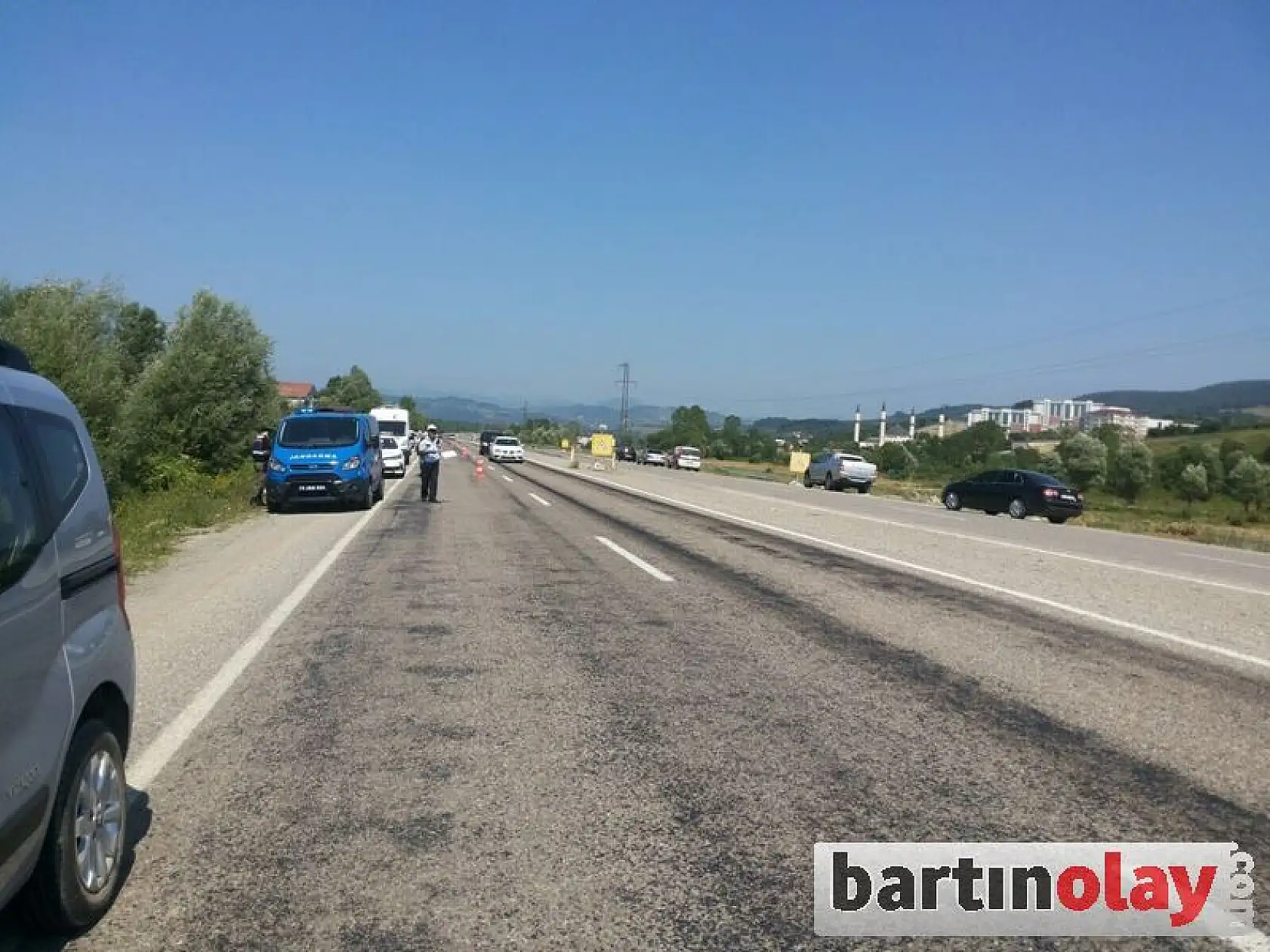 Kontrolden çıkıp araç tarlaya uçtu, 4 yaralı