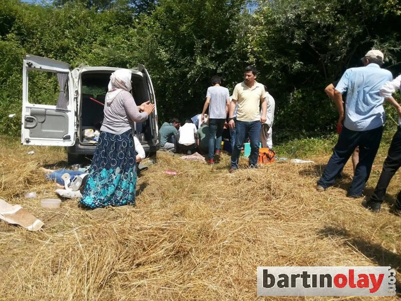 Kontrolden çıkıp araç tarlaya uçtu, 4 yaralı