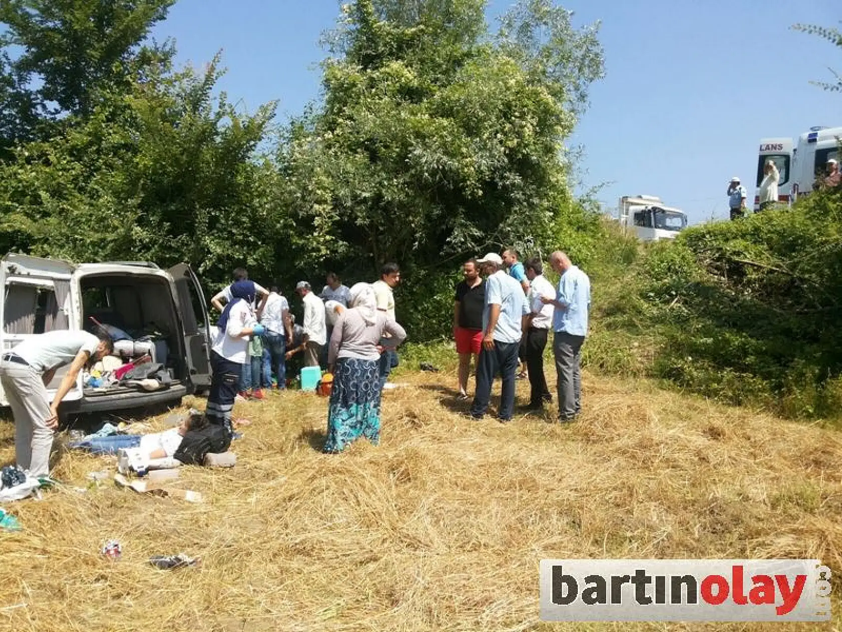 Kontrolden çıkıp araç tarlaya uçtu, 4 yaralı