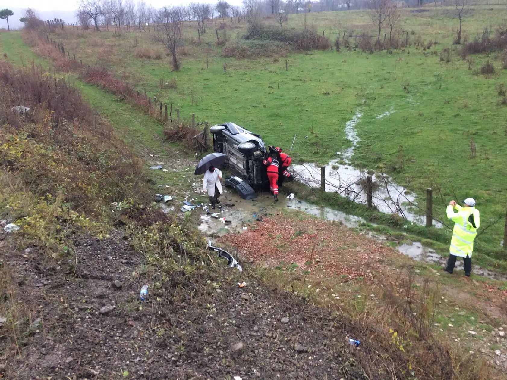 Kontrolden çıkıp şarampole devrildi