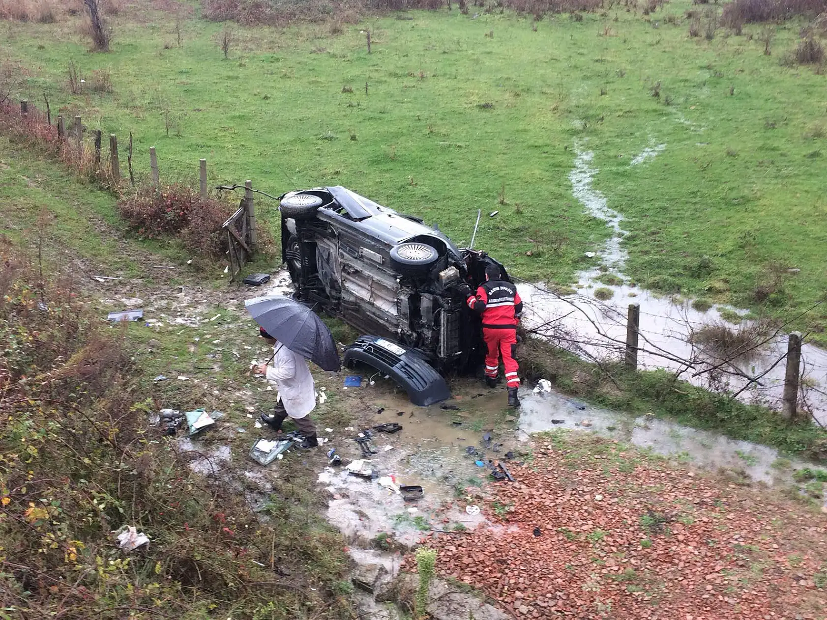 Kontrolden çıkıp şarampole devrildi