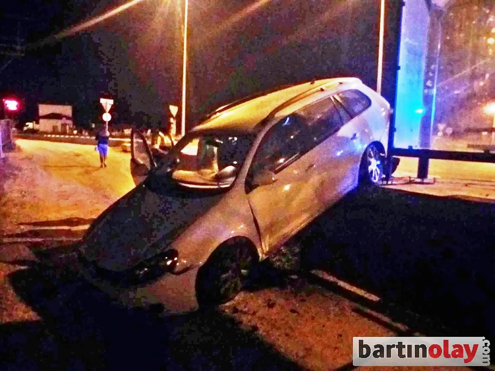 Kontrolden çıkıp yan yola düştü