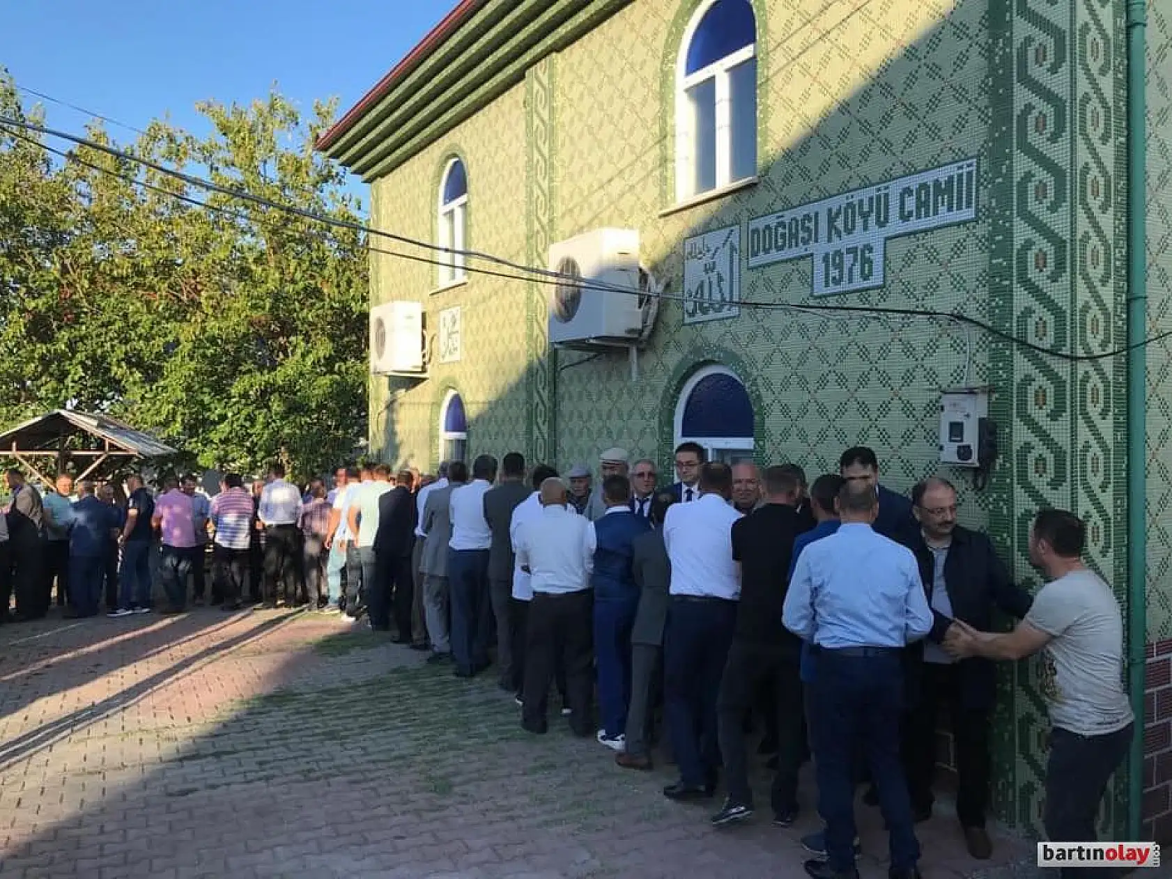 Köylüler Bayram Namazında sürprizle karşılaştı