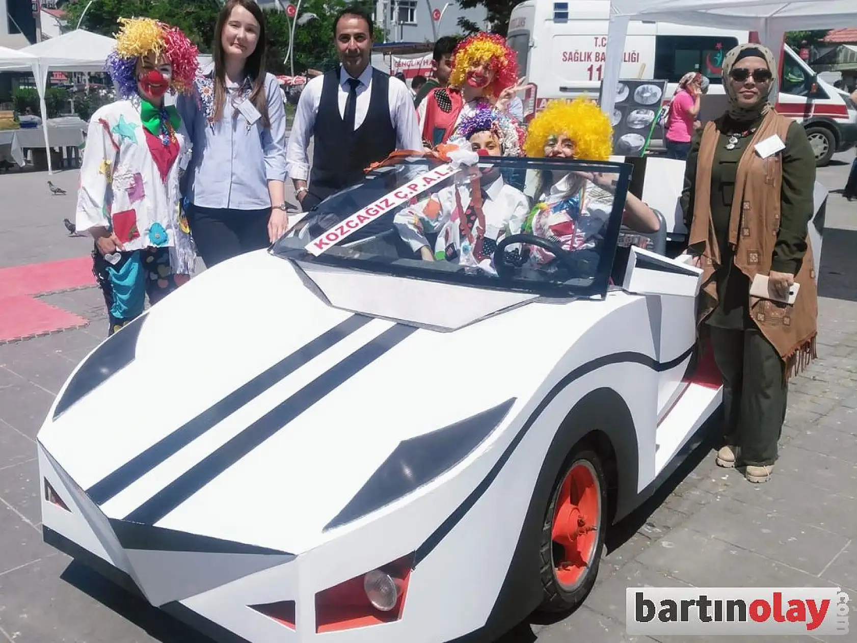 Kozcağız'da yapılan spor araba ilgi odağı oldu