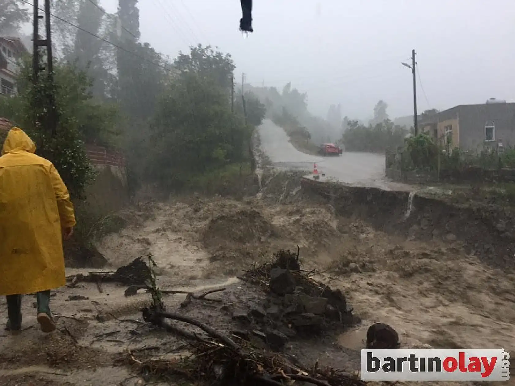 Kurucaşile'de dereler taştı