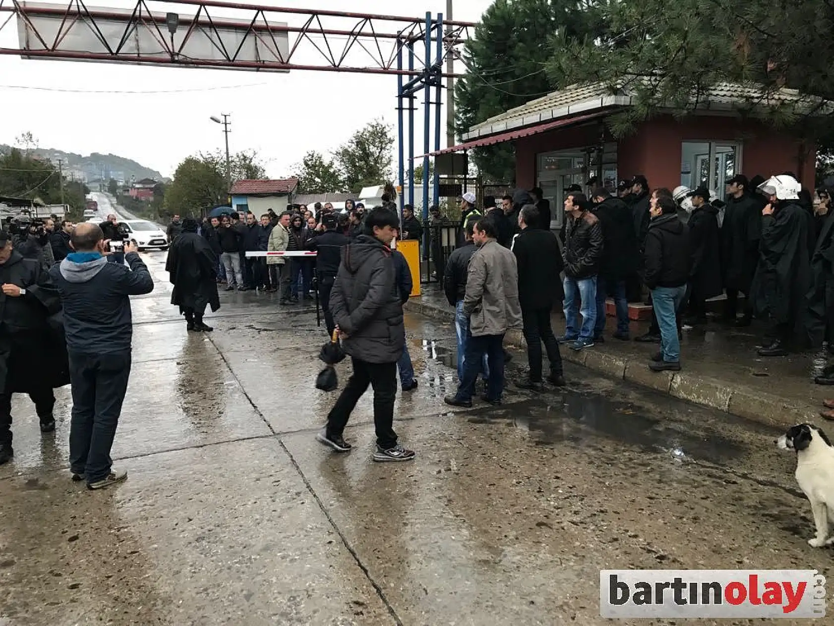 Madencilerin eylemi sürüyor