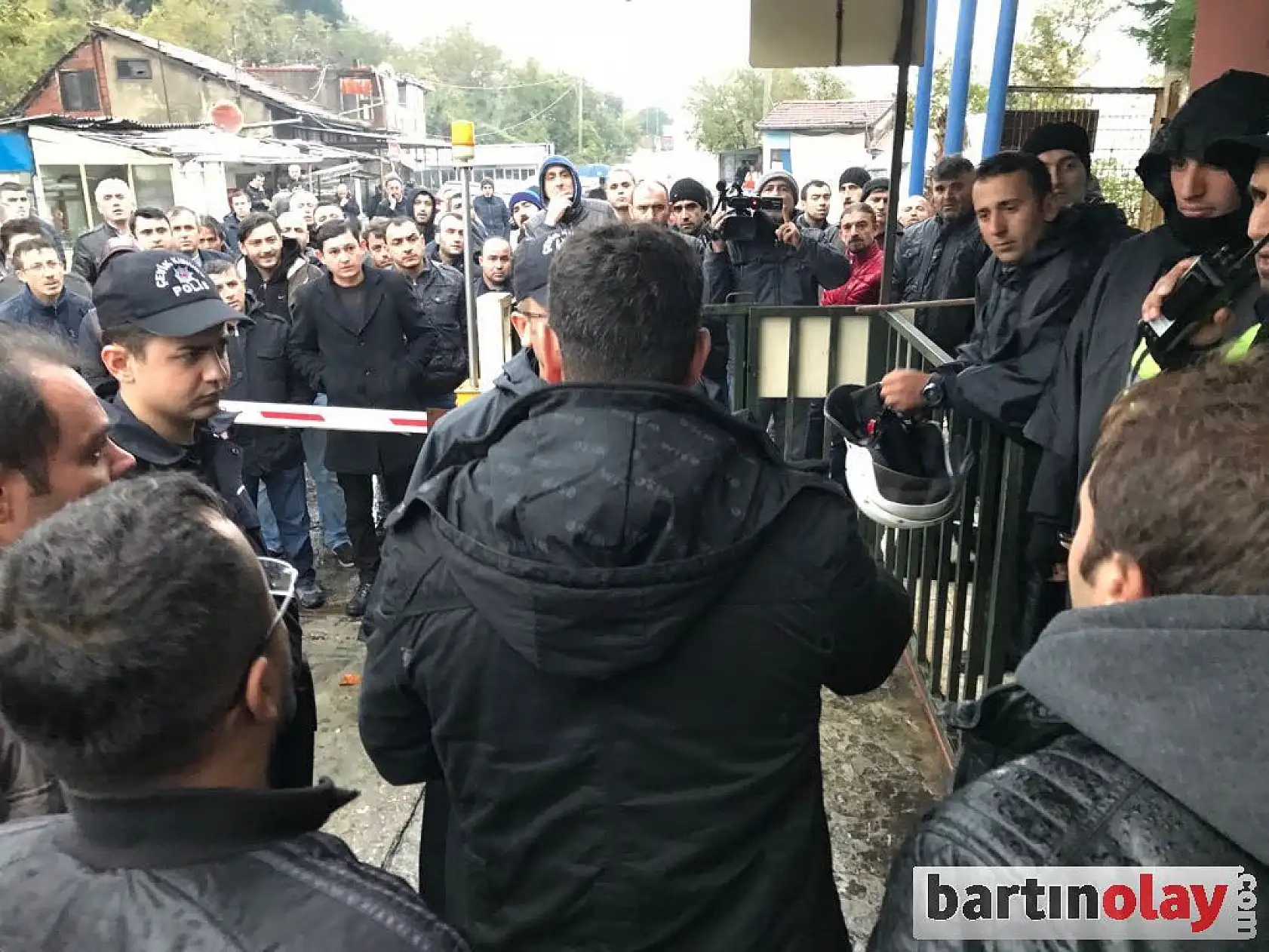 Madencilerin eylemi sürüyor