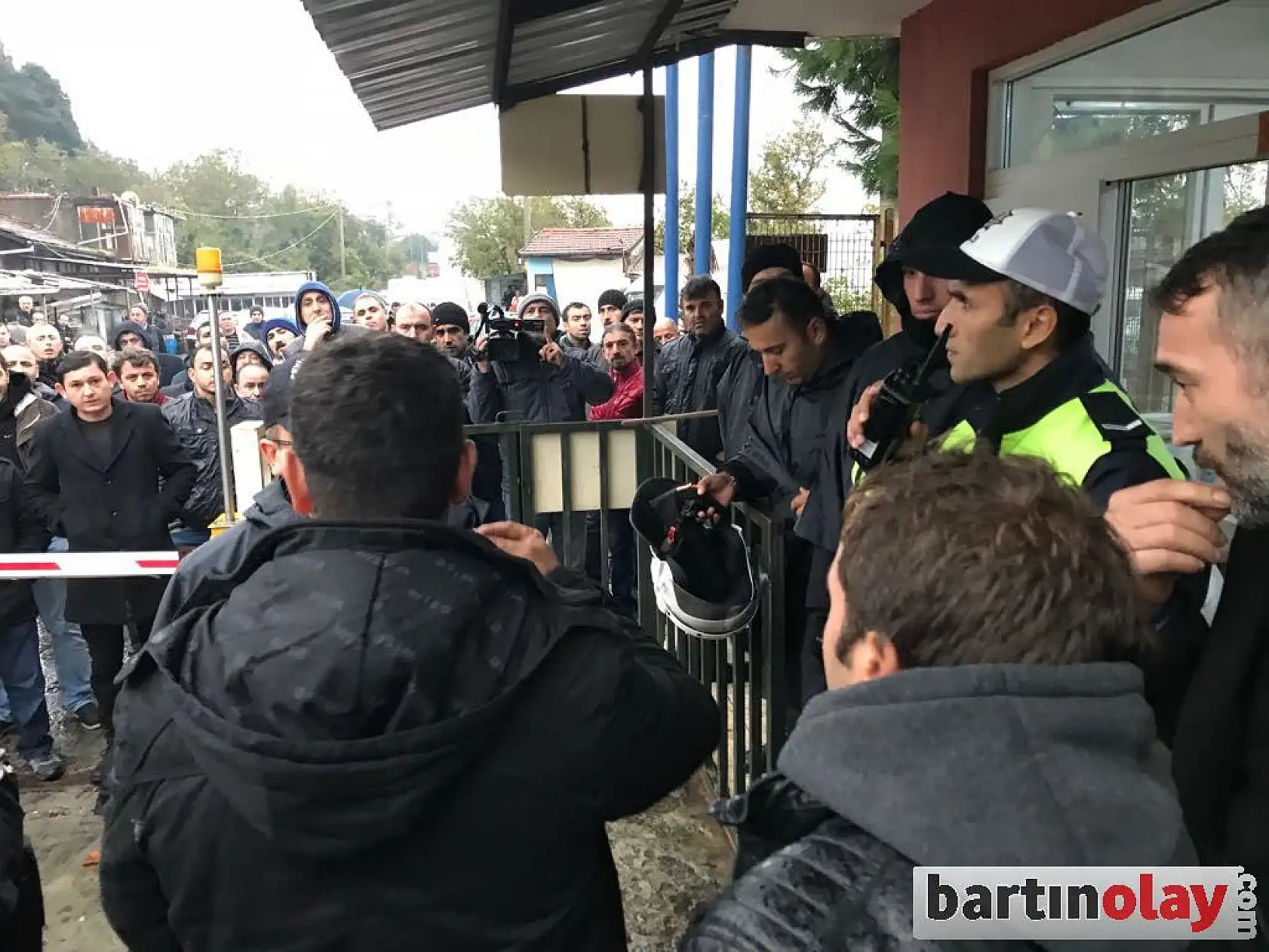 Madencilerin eylemi sürüyor