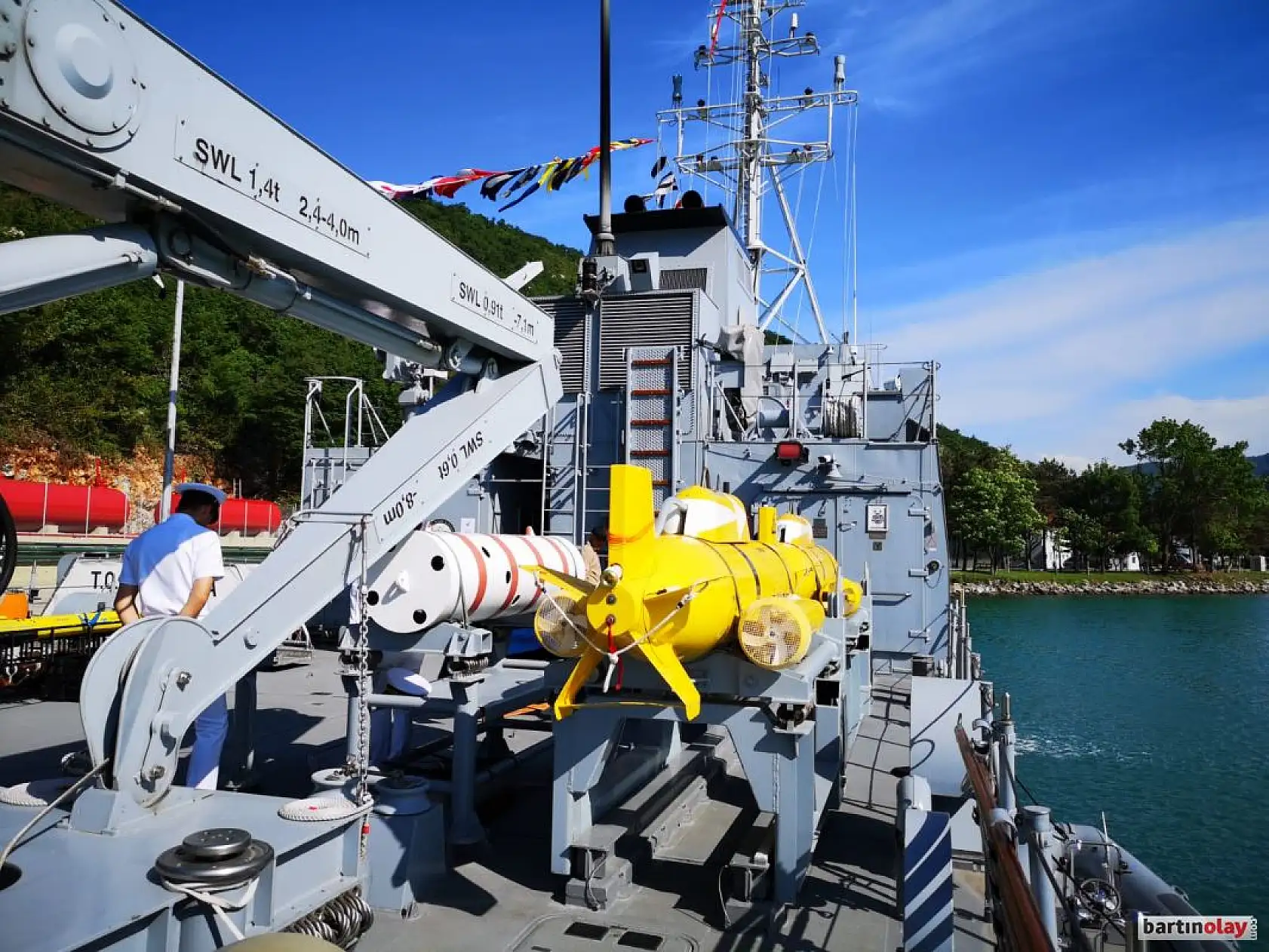 Mayın avlama gemisi ziyarete açıldı