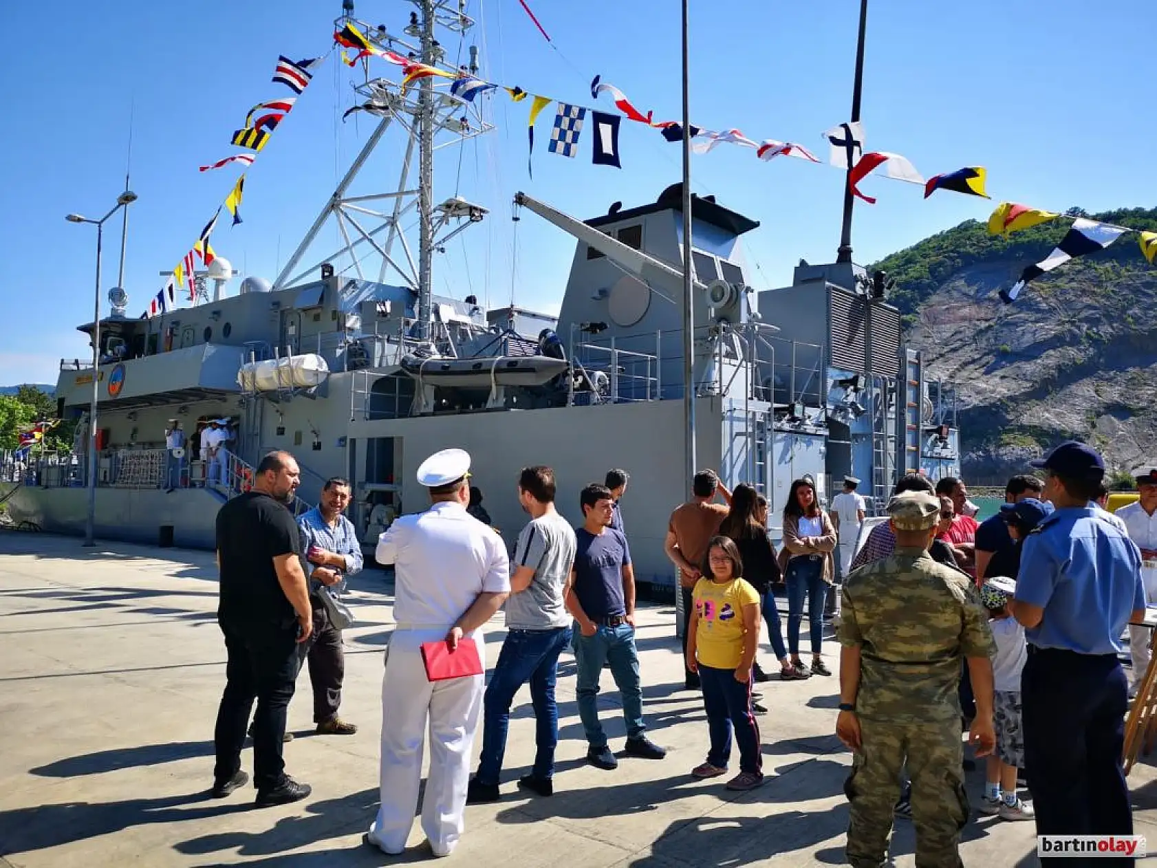 Mayın avlama gemisi ziyarete açıldı