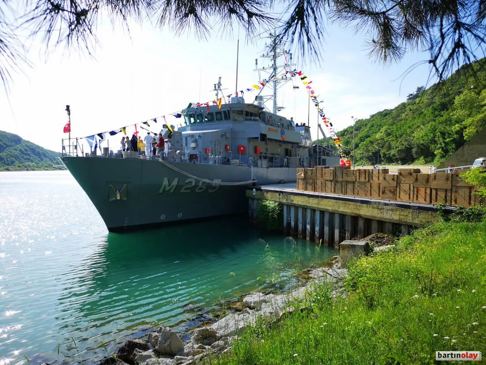 Mayın avlama gemisi ziyarete açıldı