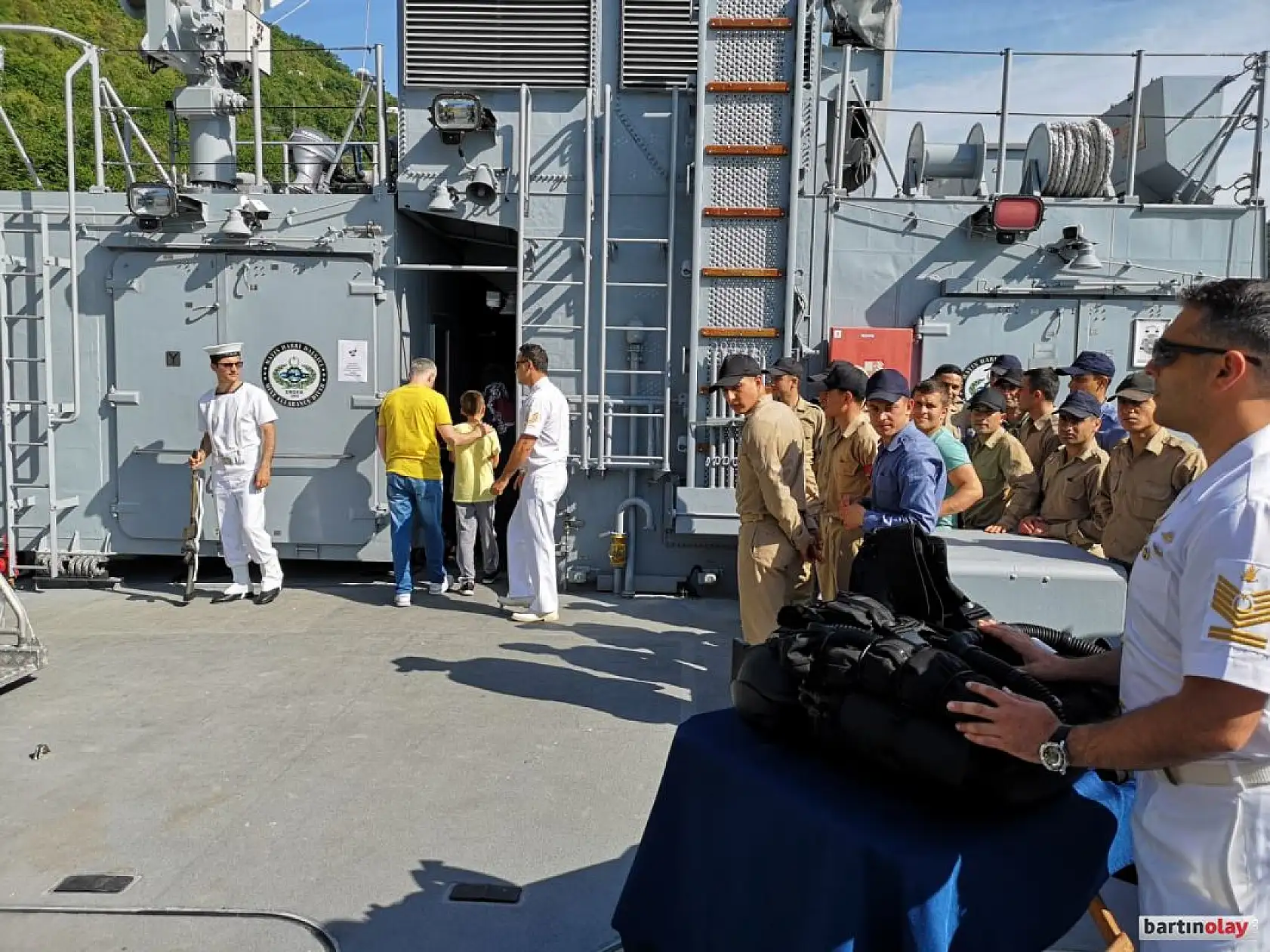 Mayın avlama gemisi ziyarete açıldı