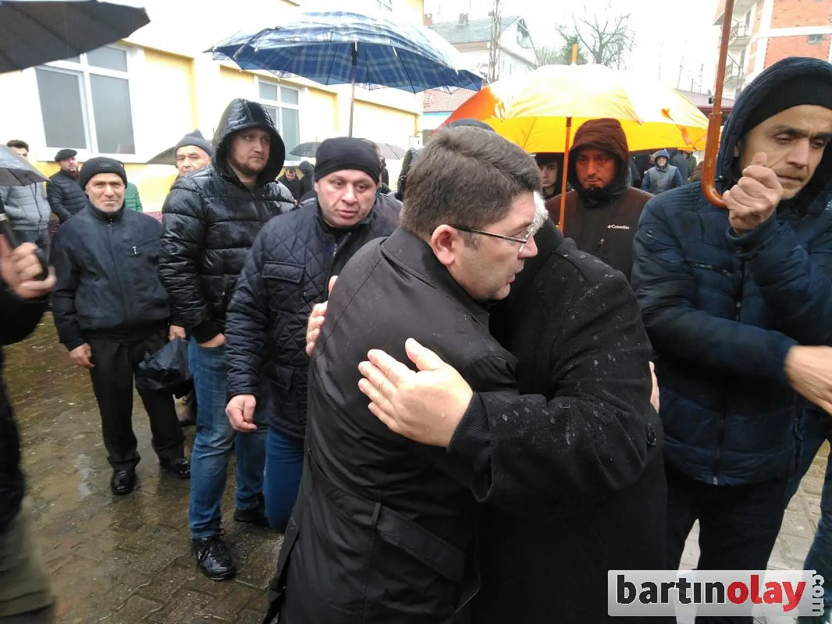 Melih gözyaşları arasında toprağa verildi