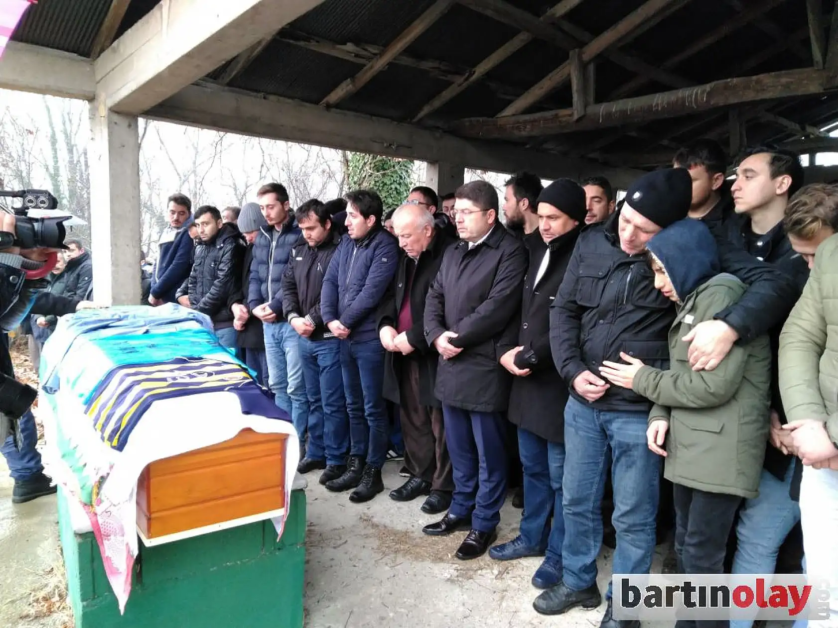 Melih gözyaşları arasında toprağa verildi