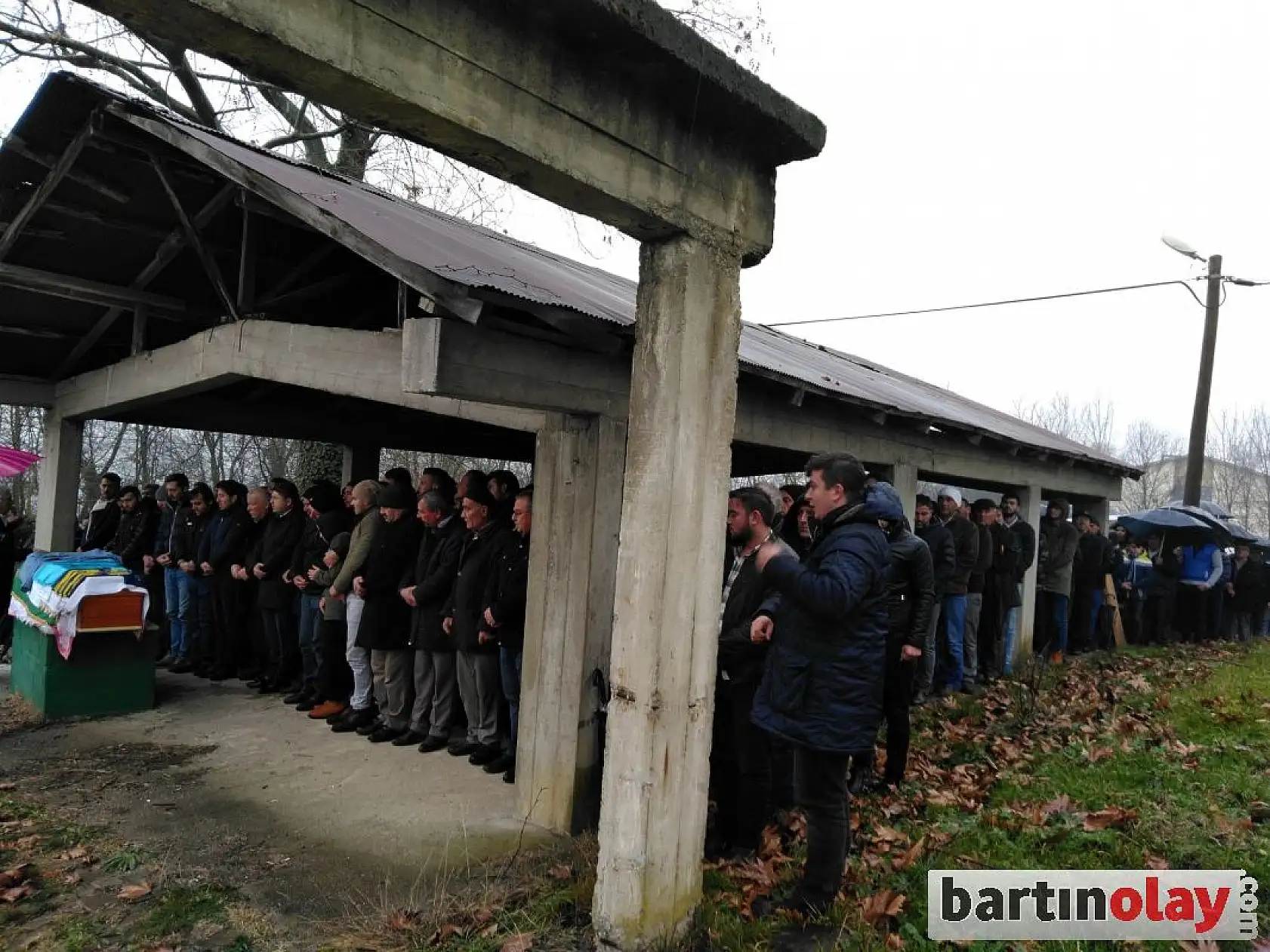 Melih gözyaşları arasında toprağa verildi
