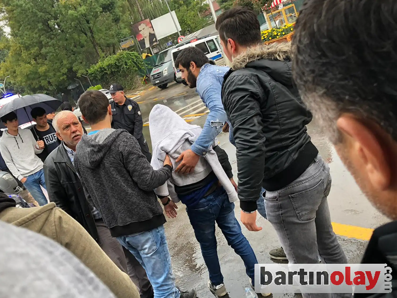 Meslek lisesi önünde kaza