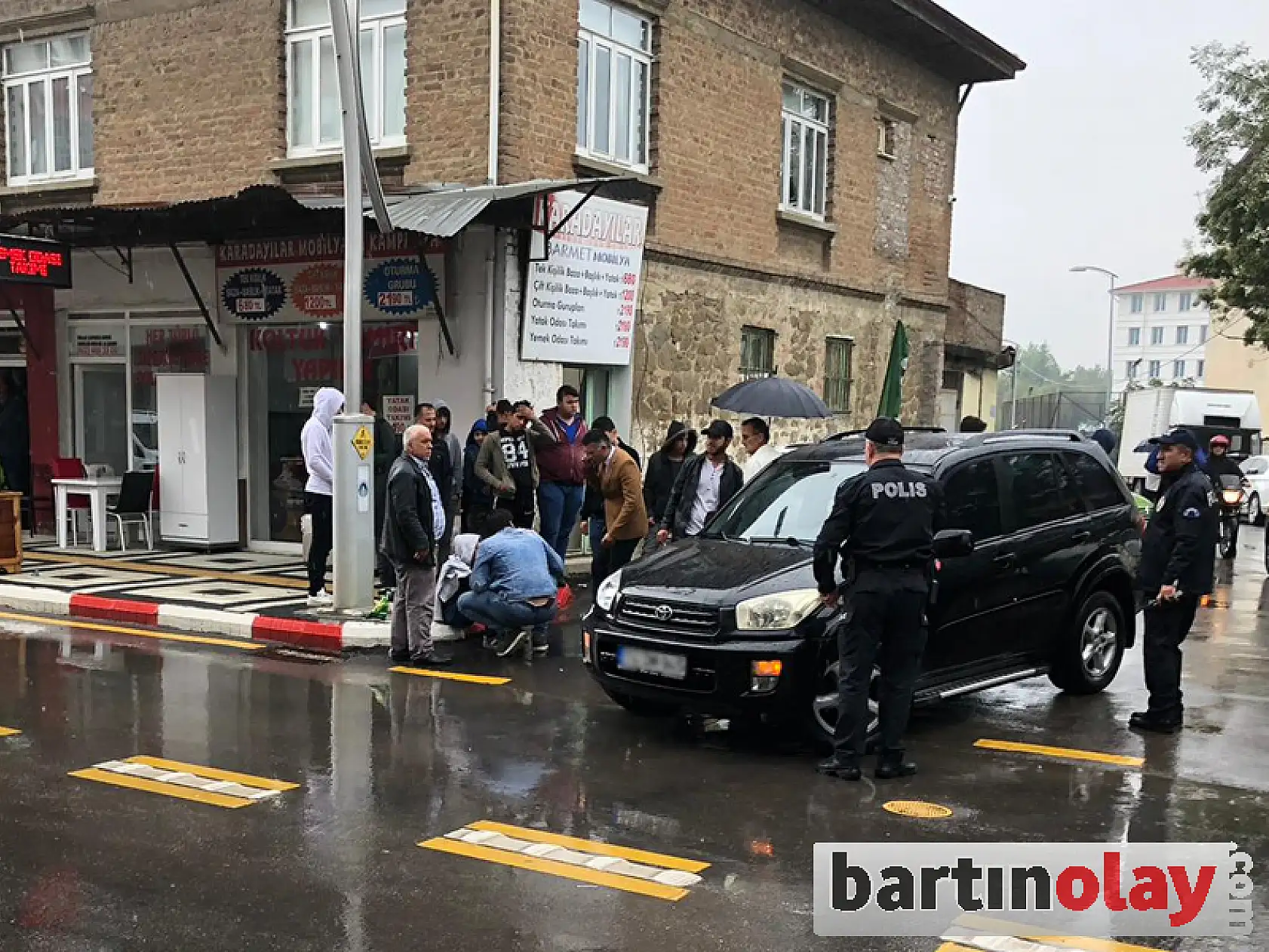 Meslek lisesi önünde kaza