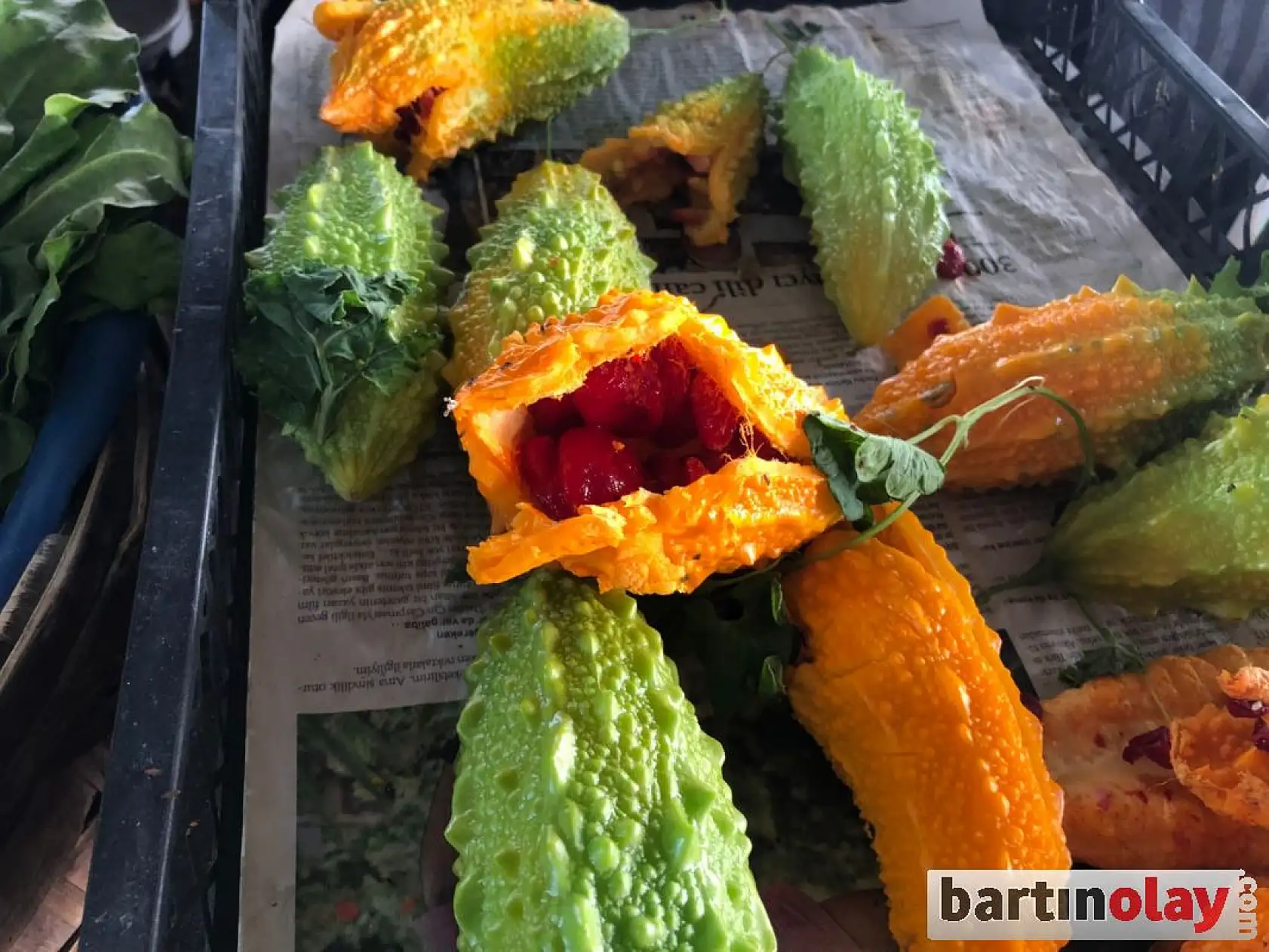 Mevsim meyve sebzeleri pazara geldi