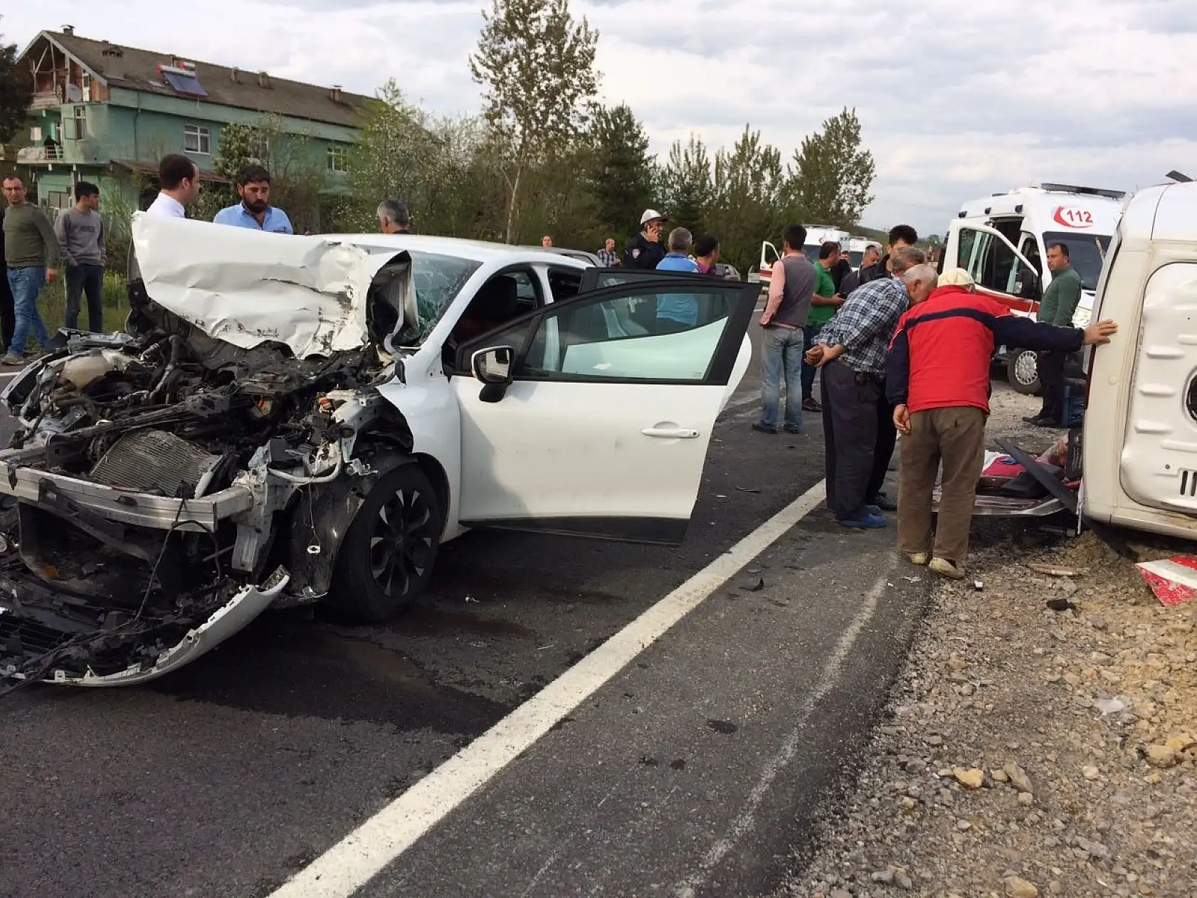 Minibüs ile otomobil çarpıştı, 7 yaralı