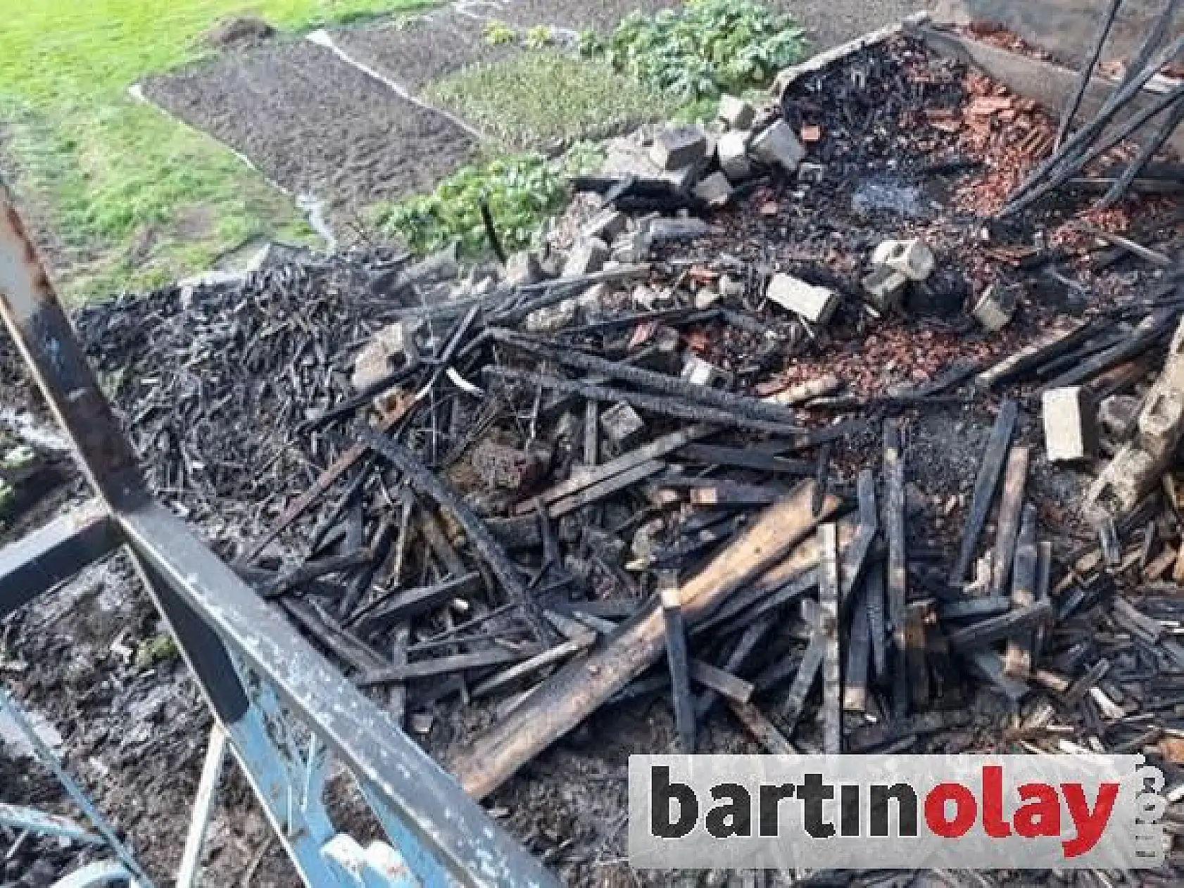 O köyde dumanlar yükseldi