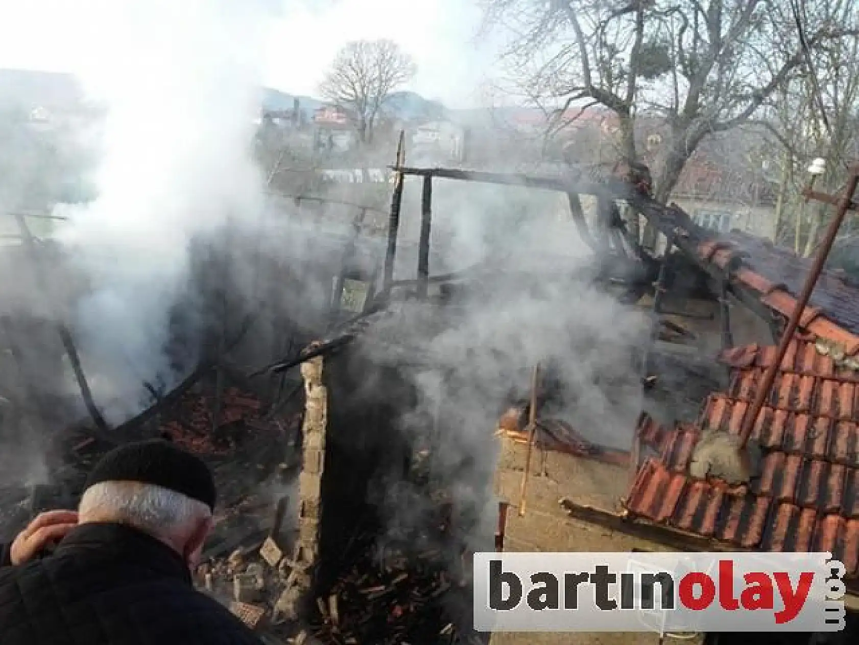 O köyde dumanlar yükseldi