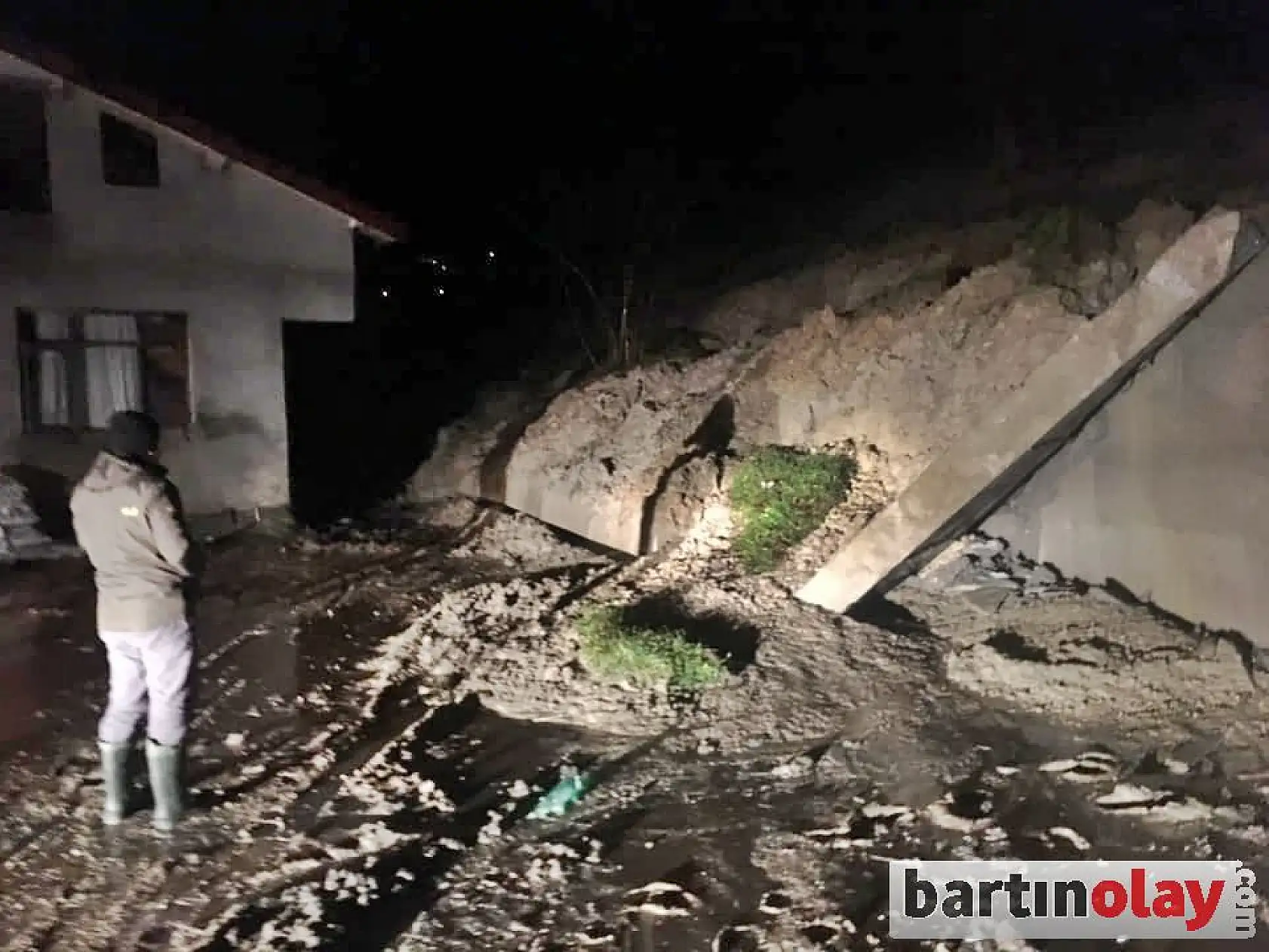 O köyde heyelan, ev boşaltıldı 