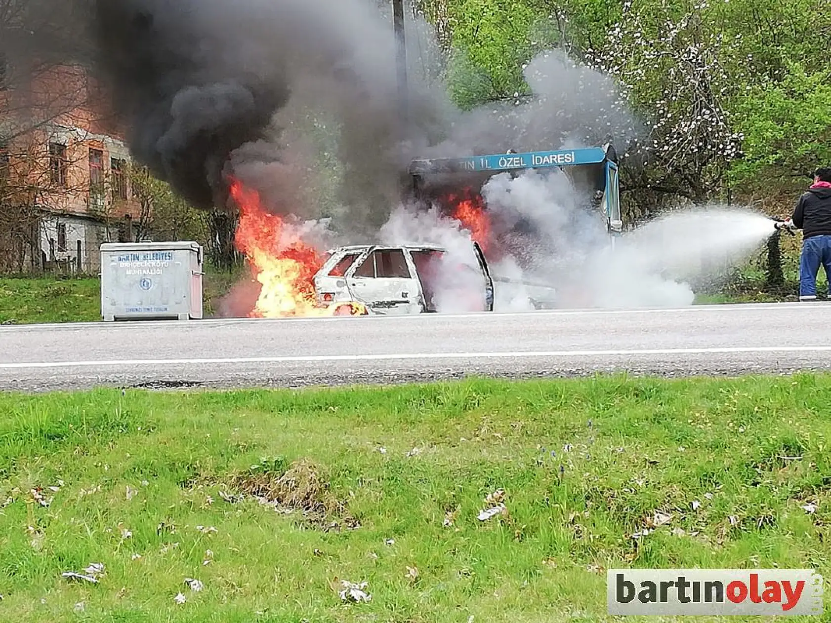 Otomobil alev topuna döndü!
