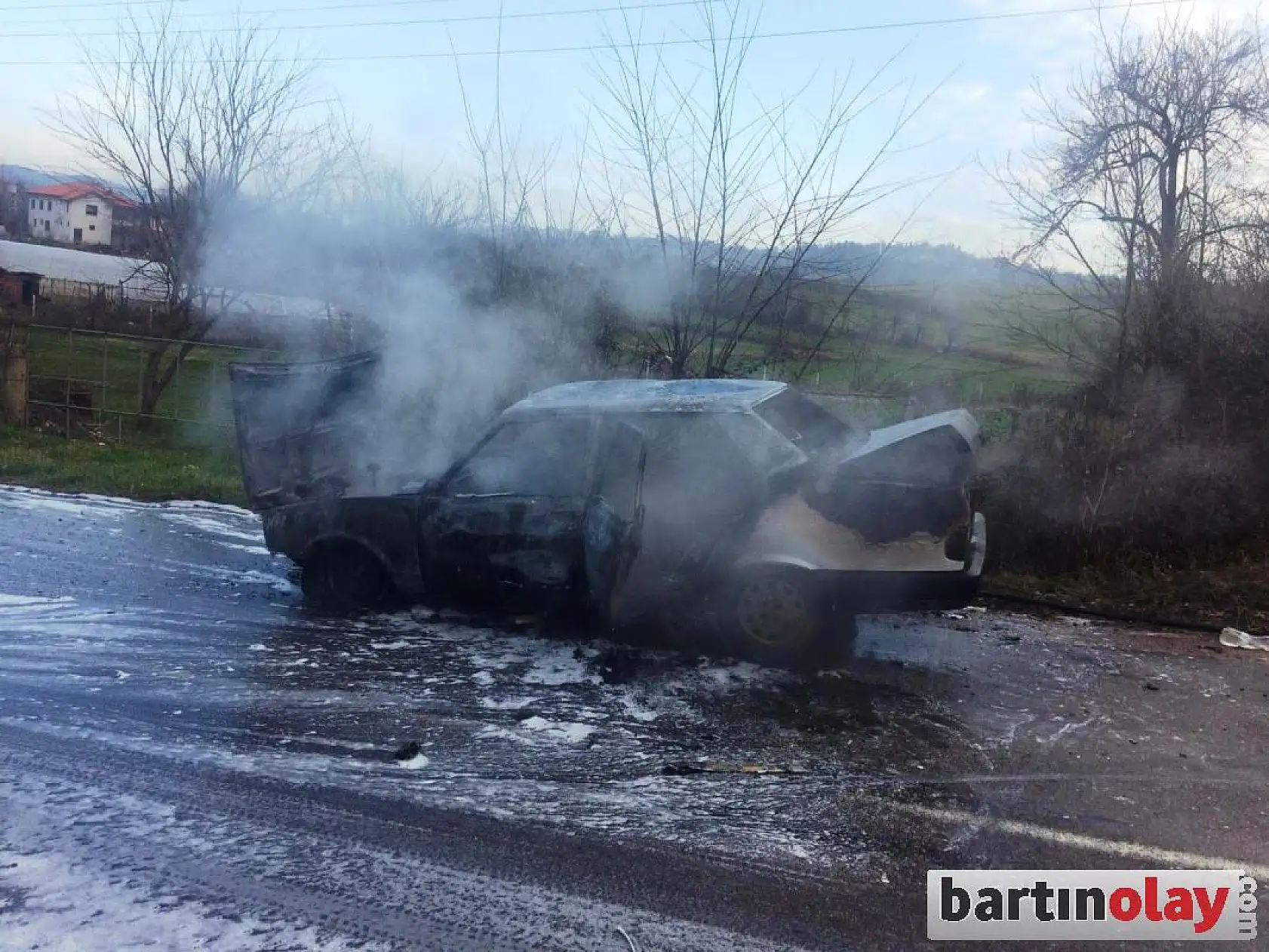 Otomobil alev topuna döndü