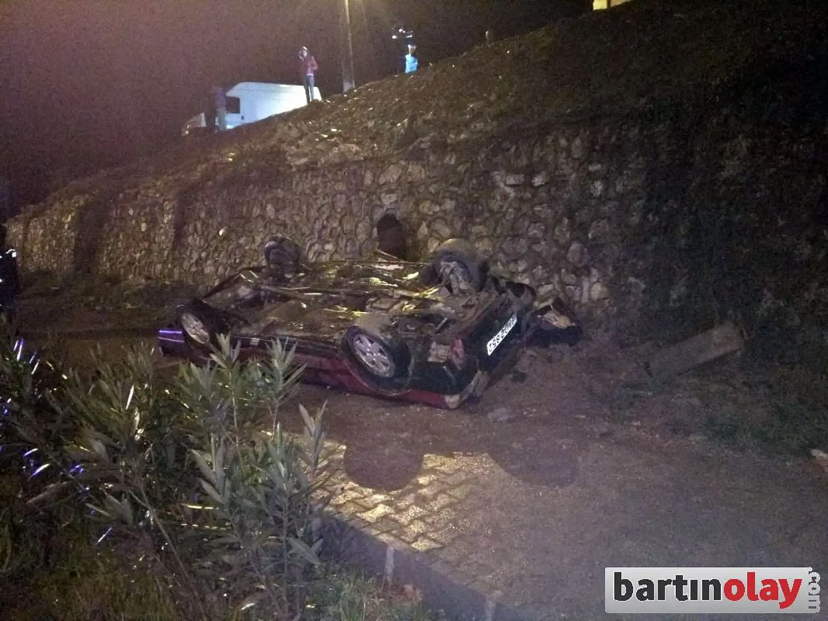 Otomobil alt yola devrildi, 1 ölü