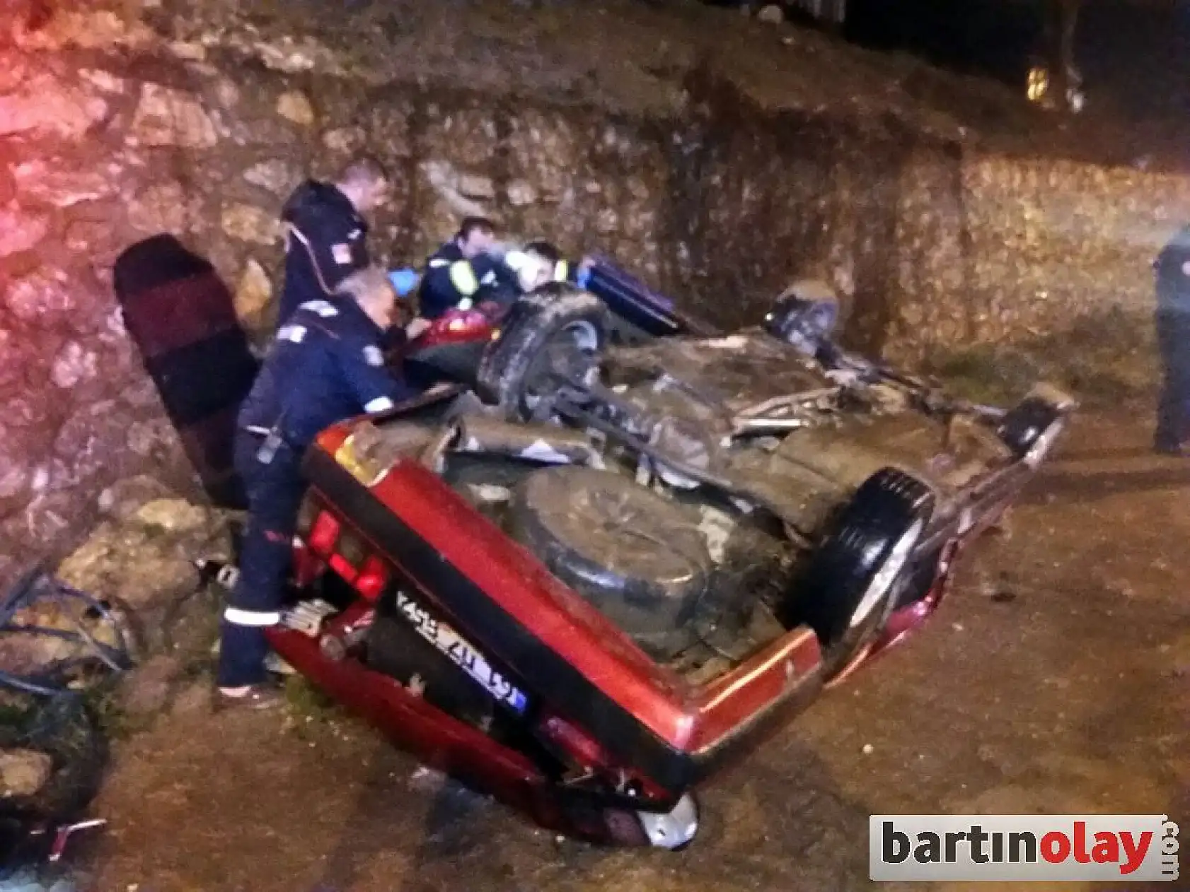 Otomobil alt yola devrildi, 1 ölü